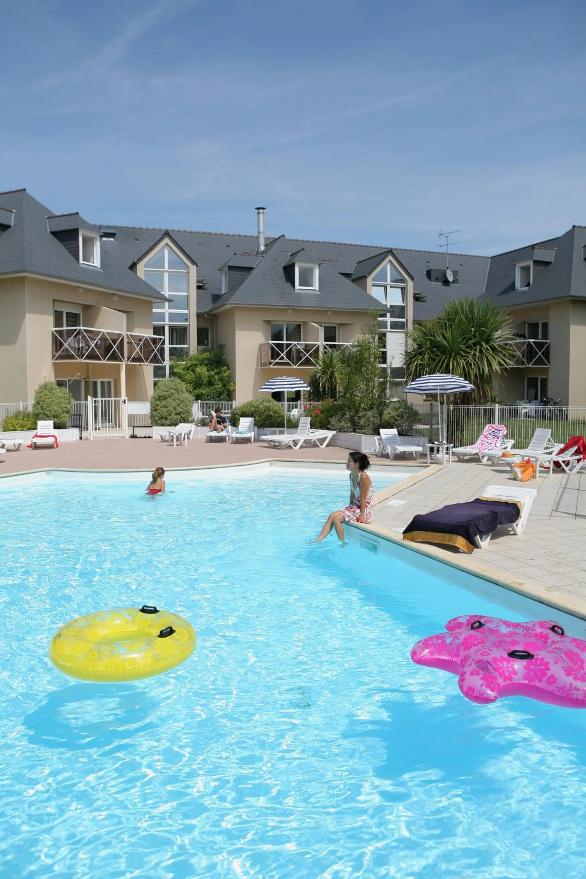 Swimming pool in Résidence Goélia Kermaël