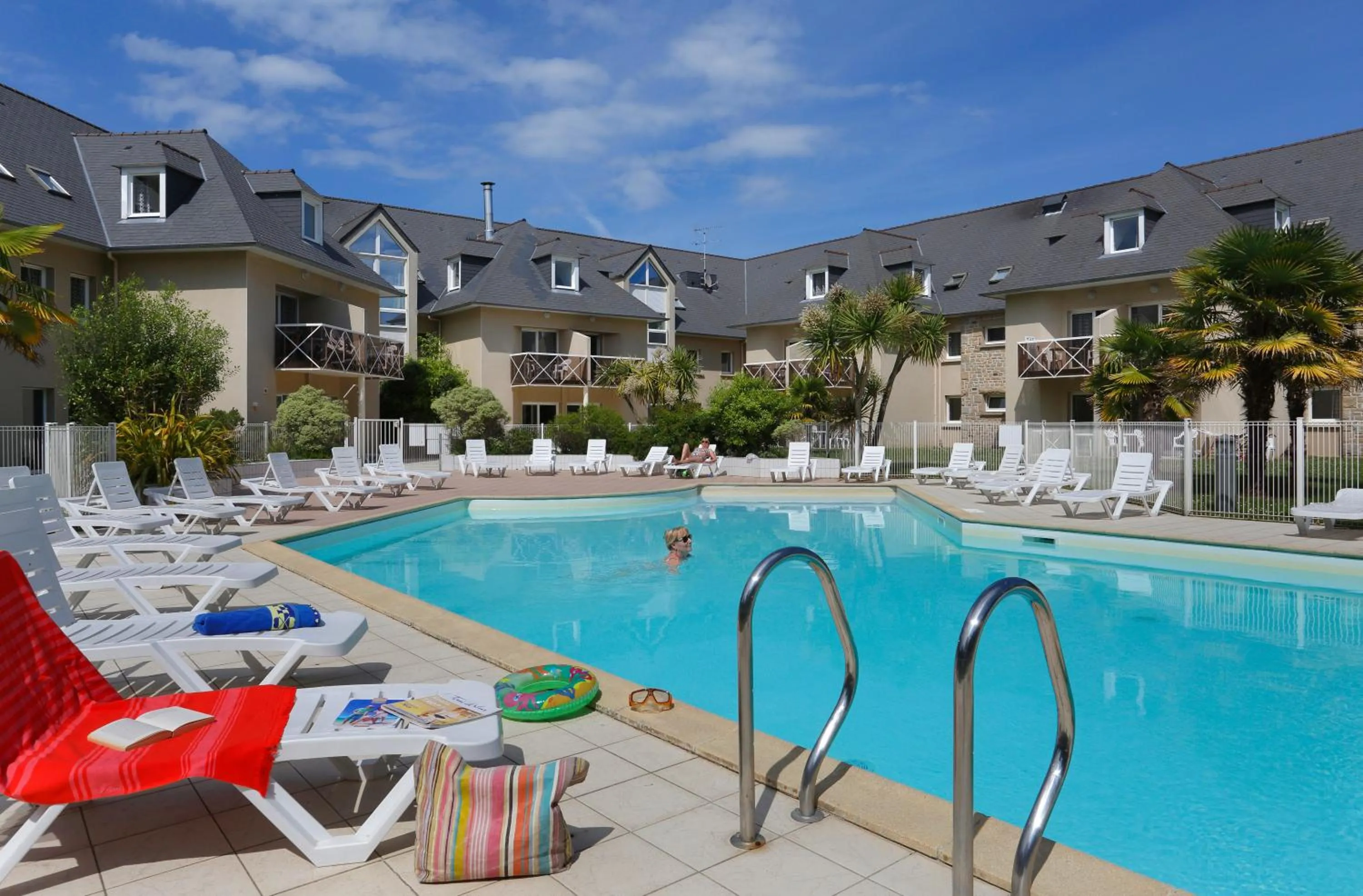 Swimming pool in Résidence Goélia Kermaël