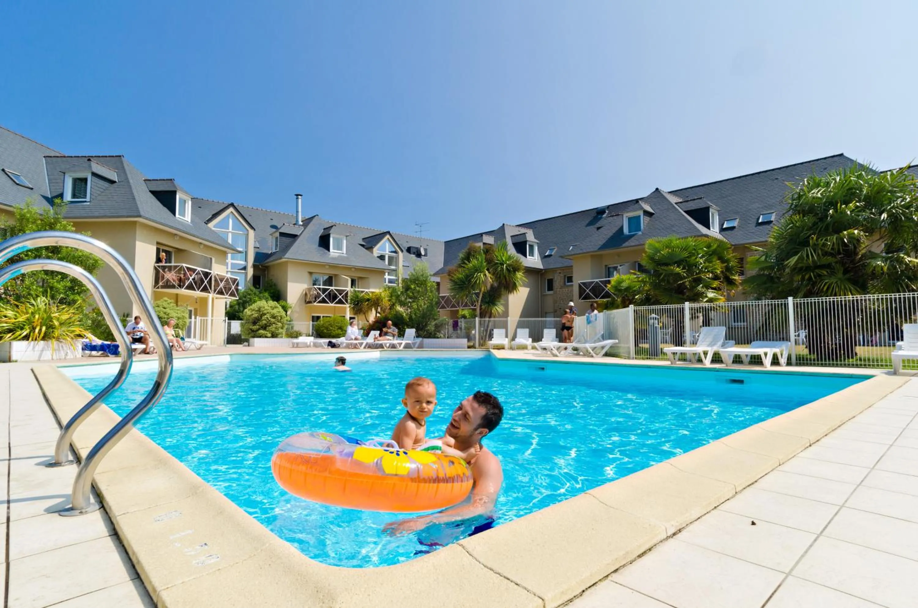 Swimming pool in Résidence Goélia Kermaël
