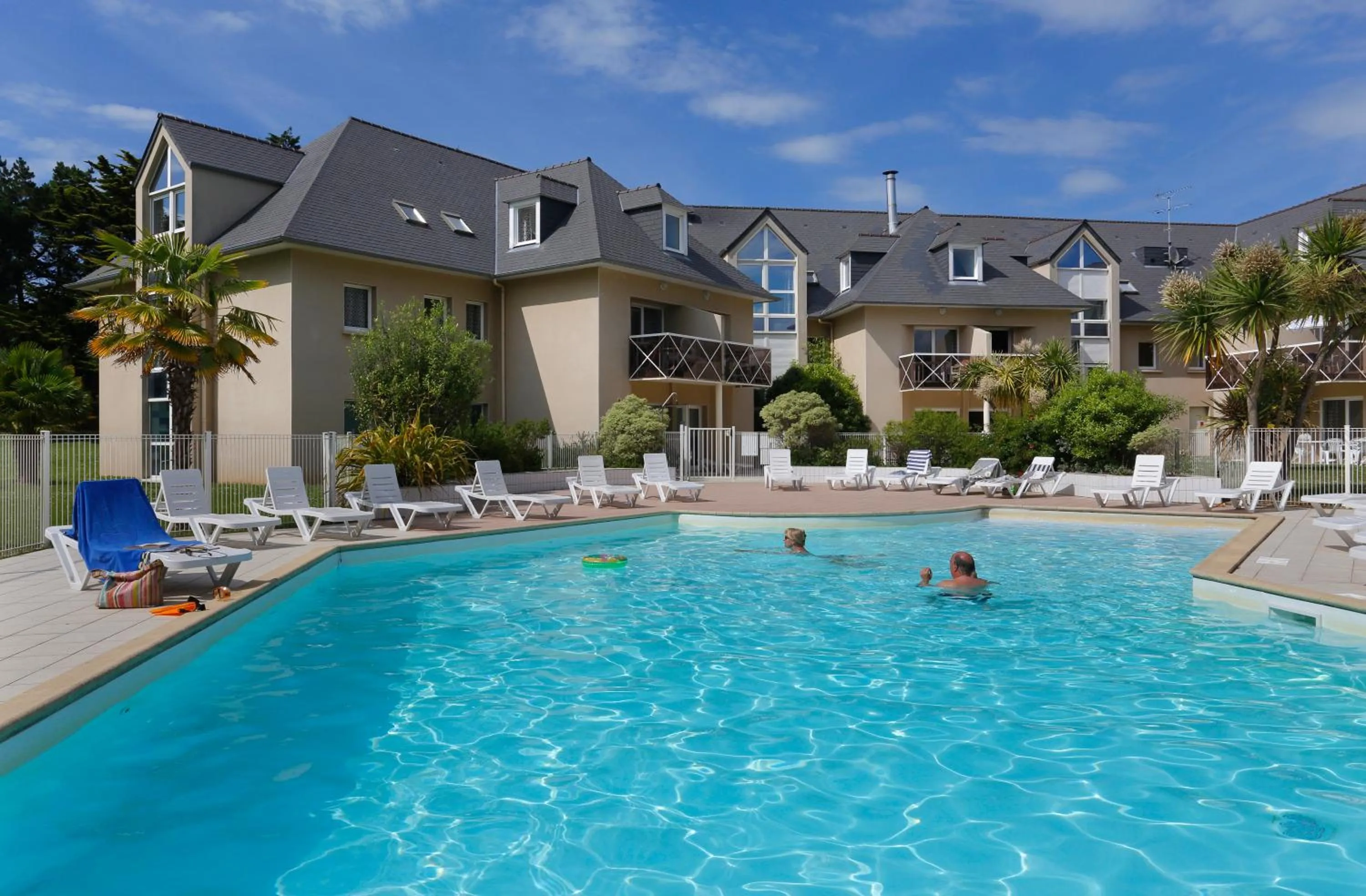 Swimming pool in Résidence Goélia Kermaël
