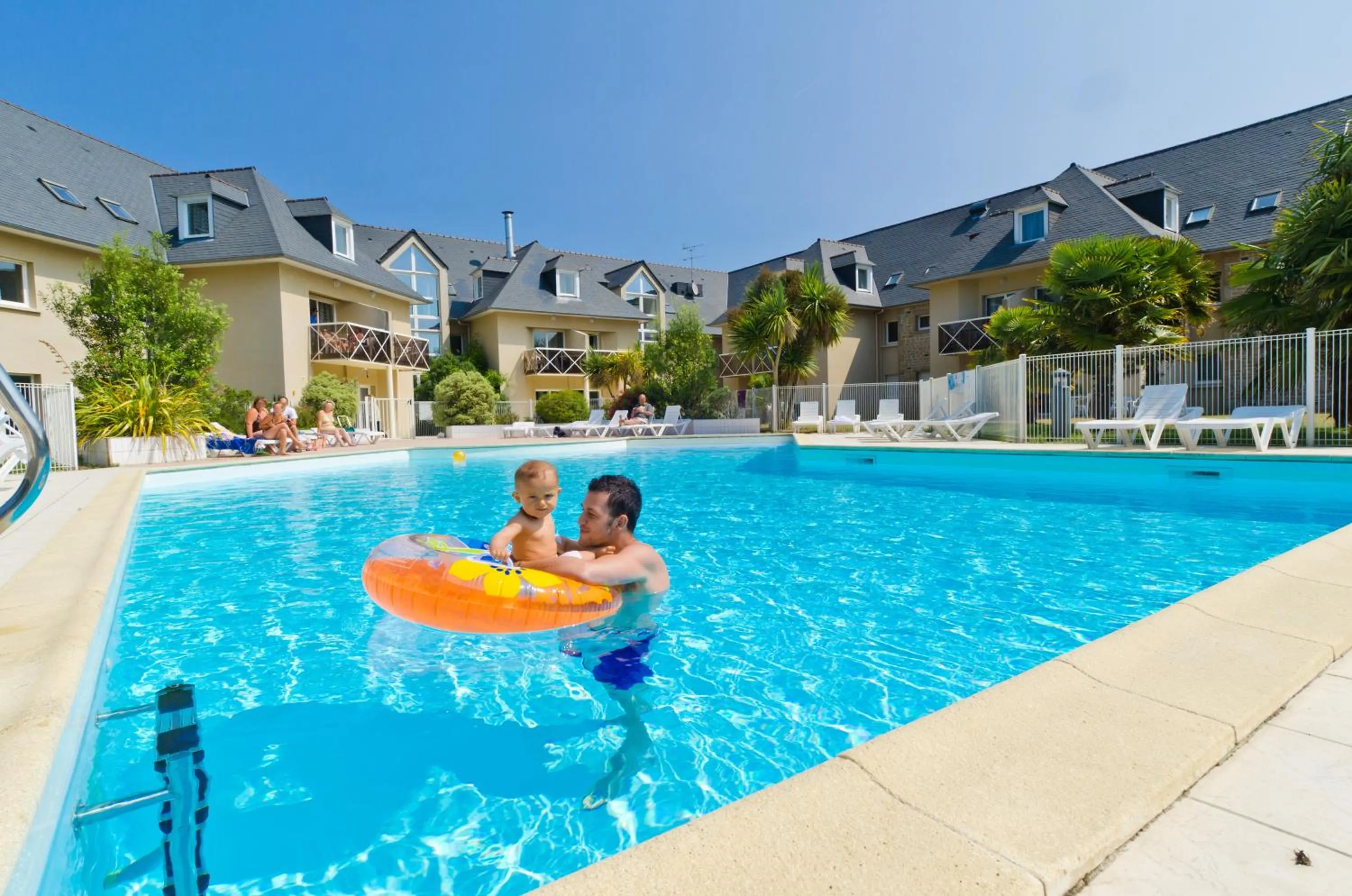 Swimming pool in Résidence Goélia Kermaël