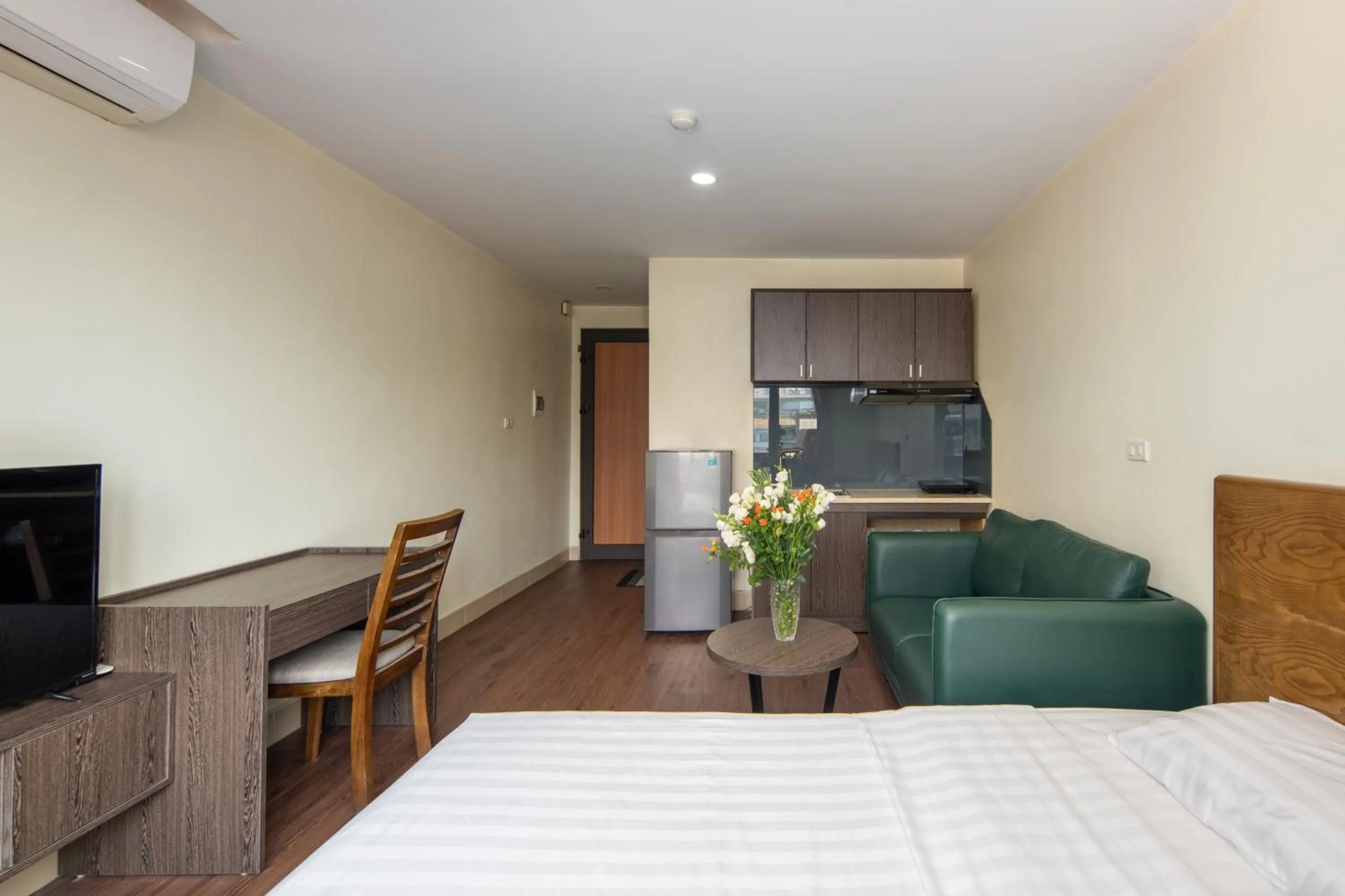 TV and multimedia, Bed in Granda Hanoi Hotel & Apartment