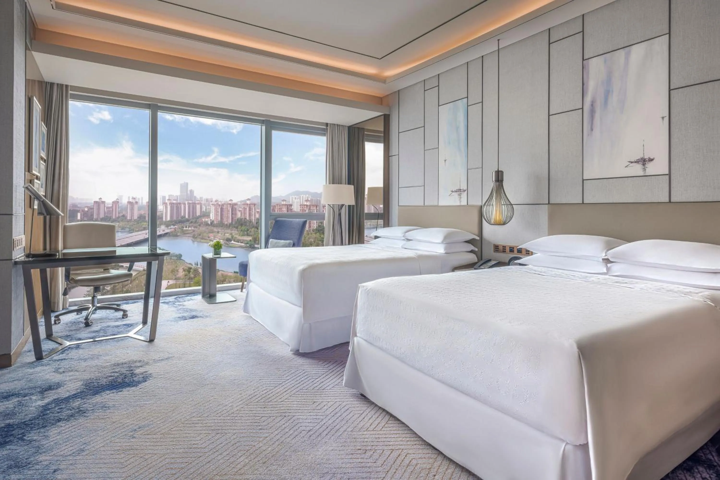 Photo of the whole room, Bed in Sheraton Guangzhou Nansha Hotel