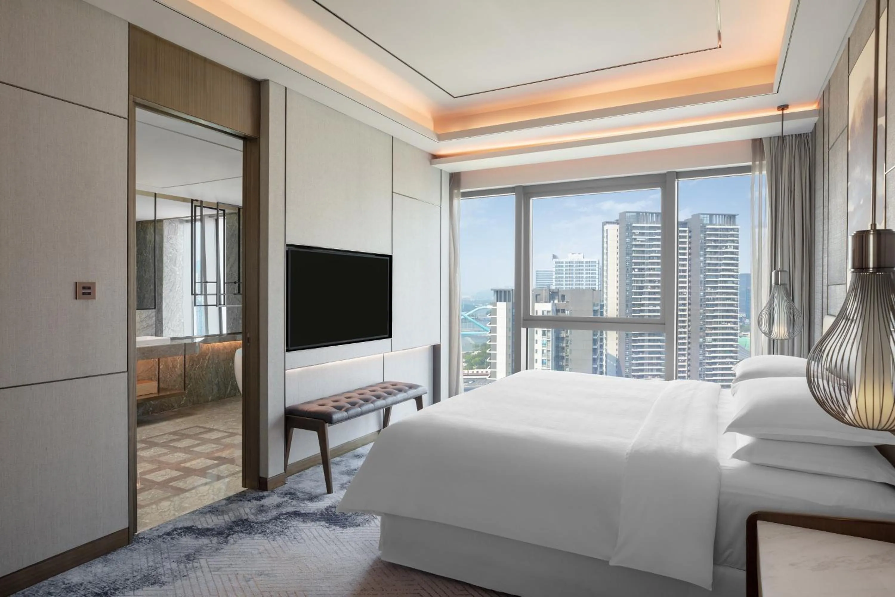 Photo of the whole room, Bed in Sheraton Guangzhou Nansha Hotel