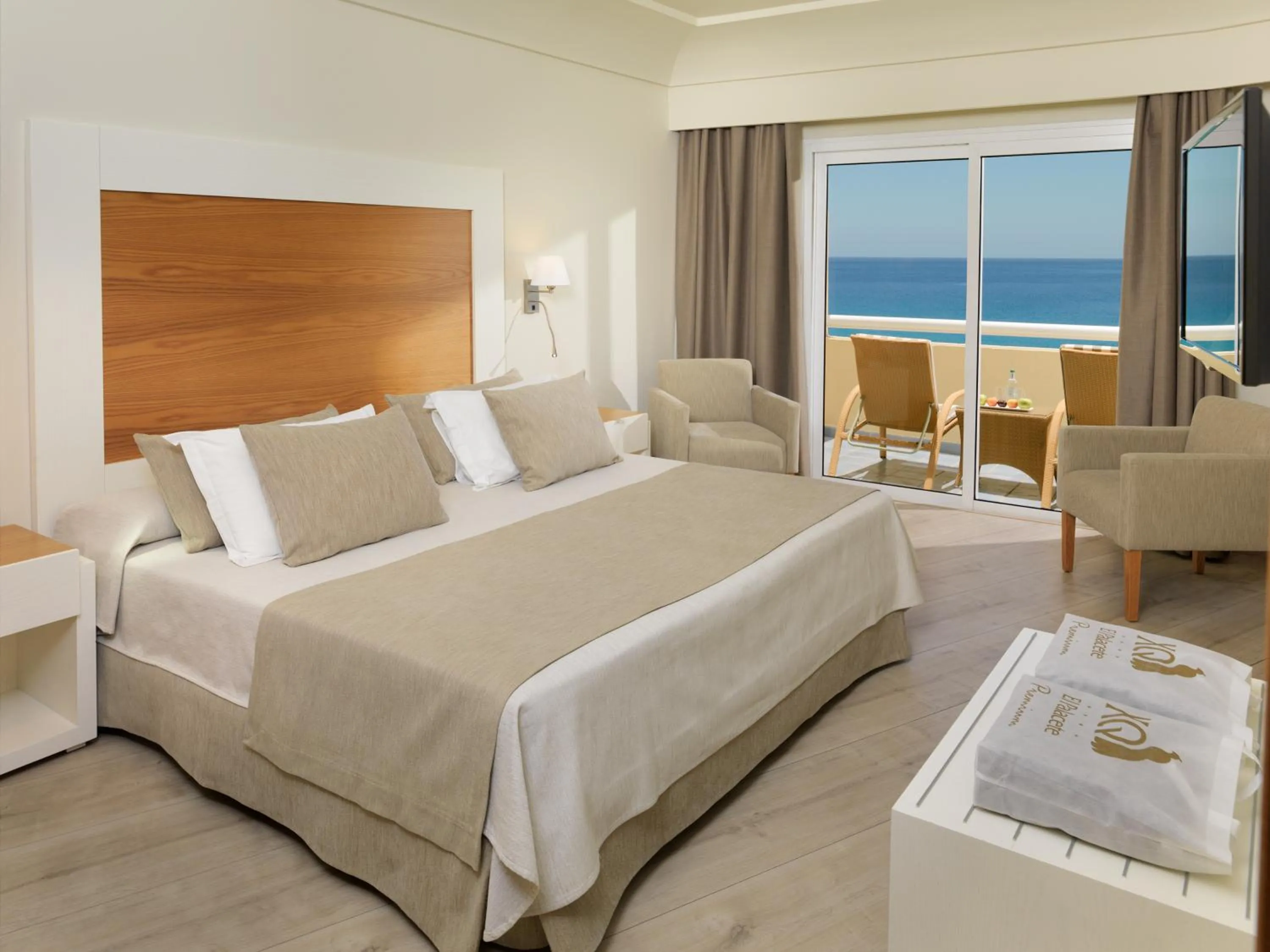 Photo of the whole room, Bed in XQ El Palacete