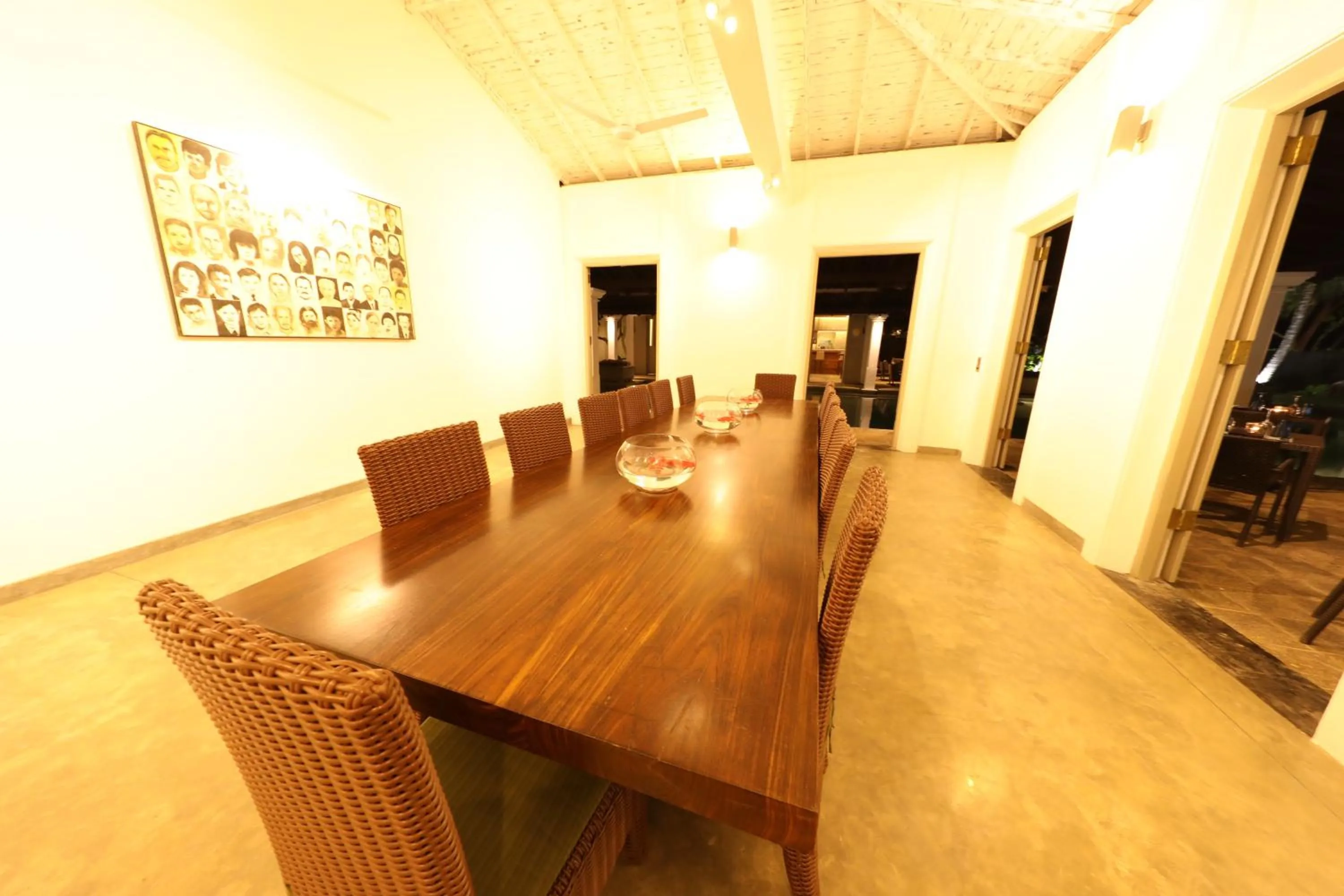 Restaurant/places to eat in Era Beach