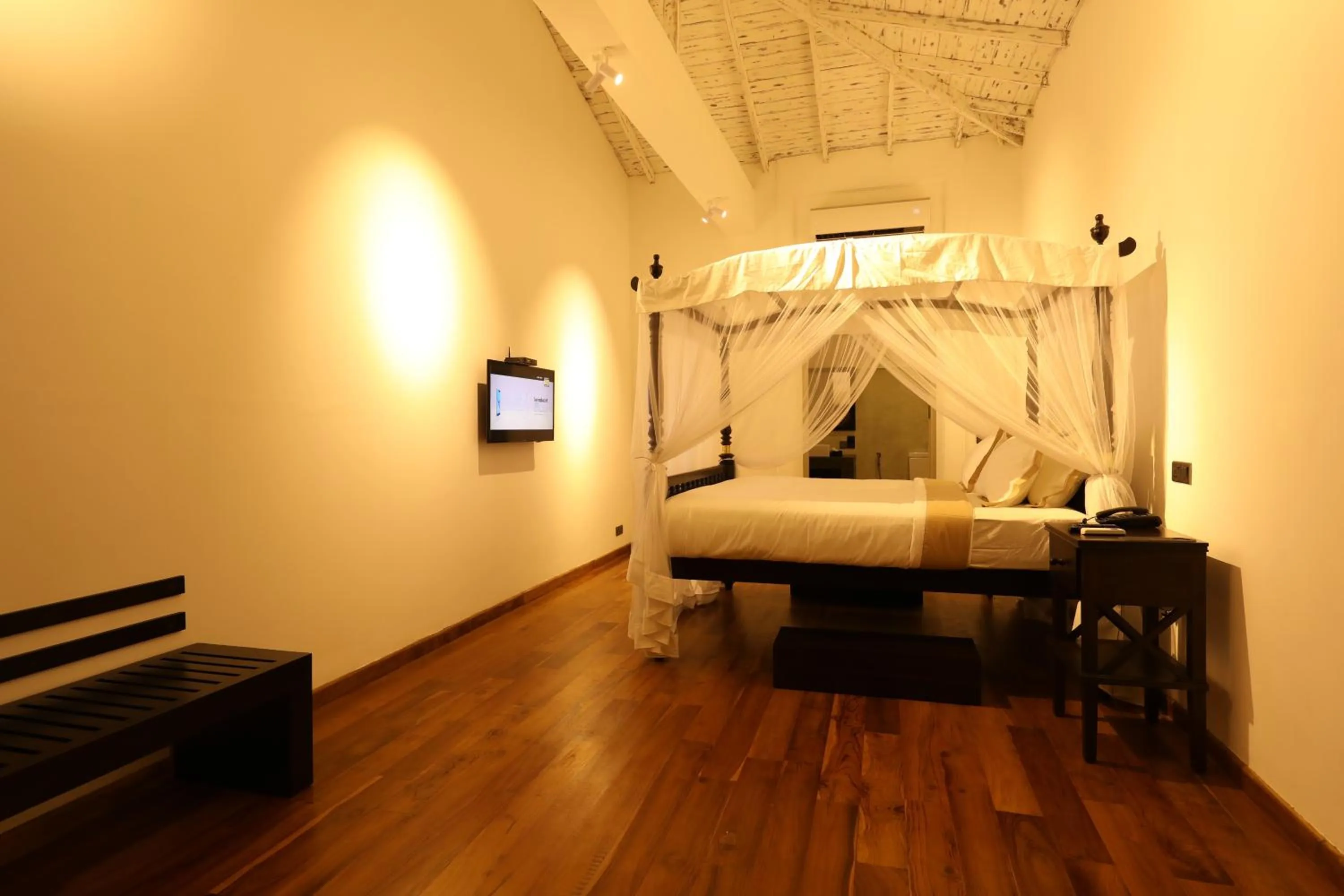 Bedroom, Bed in Era Beach