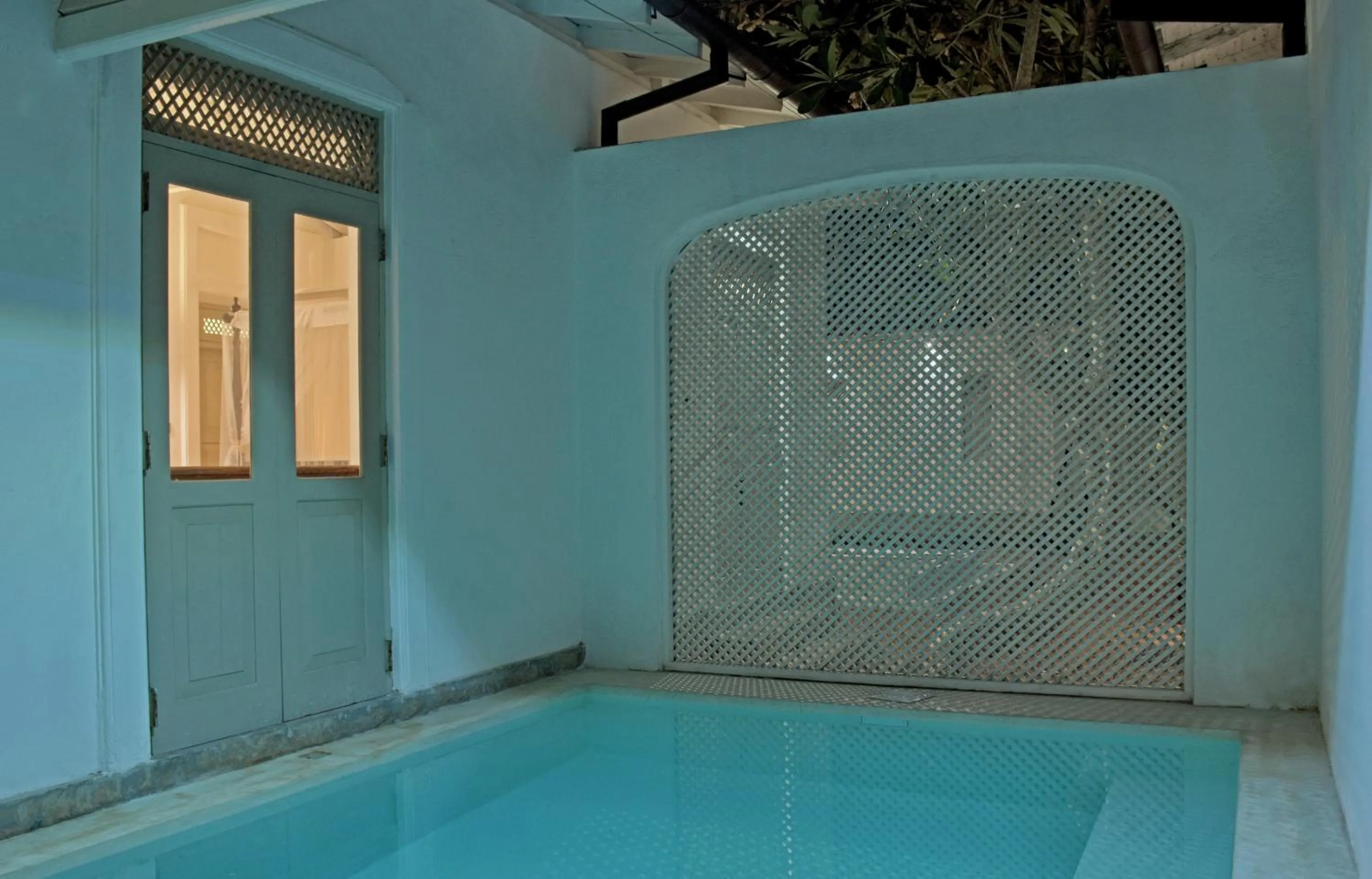 Swimming pool in Era Beach