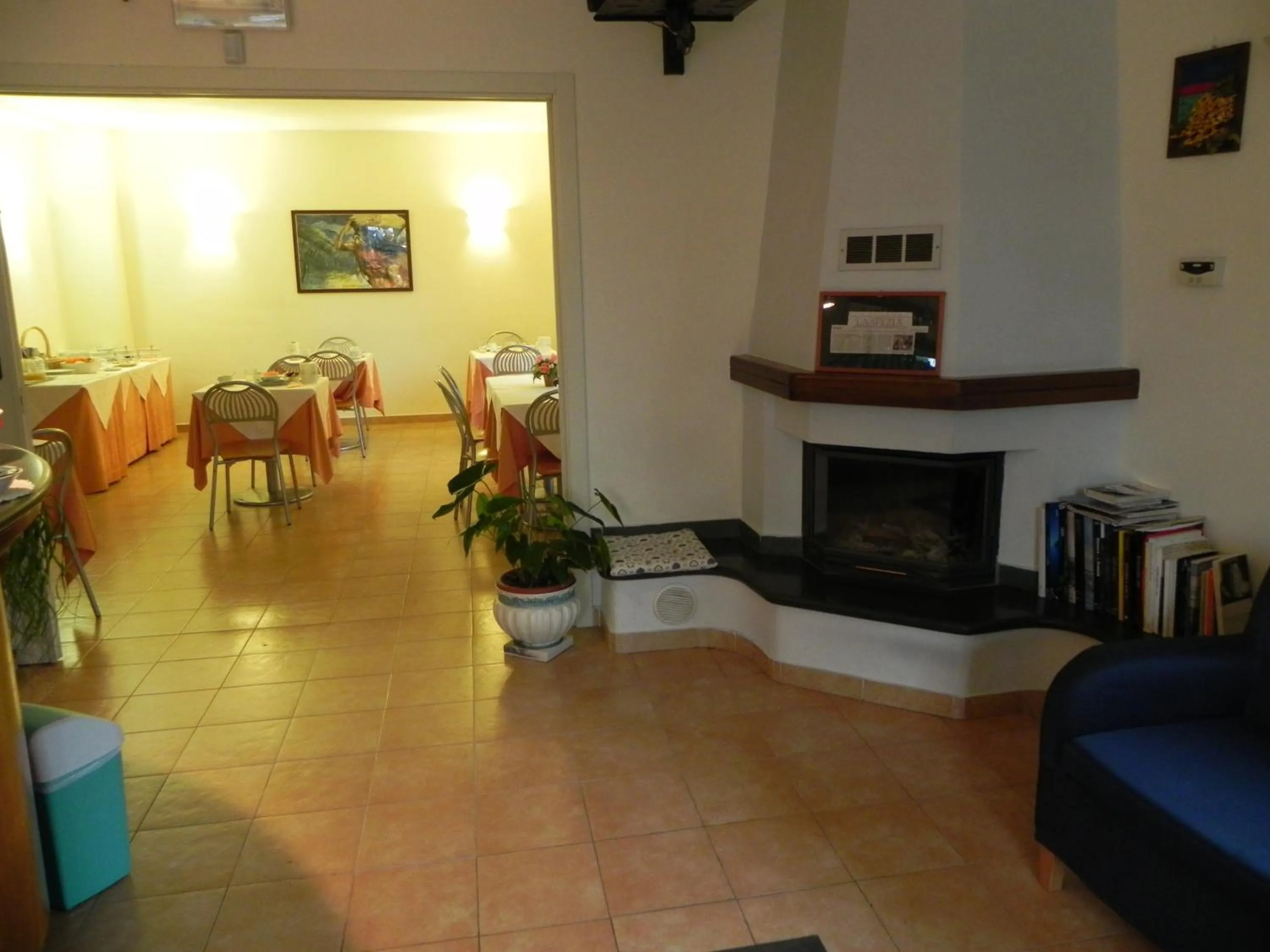 Communal lounge/ TV room in Hotel Il Saraceno