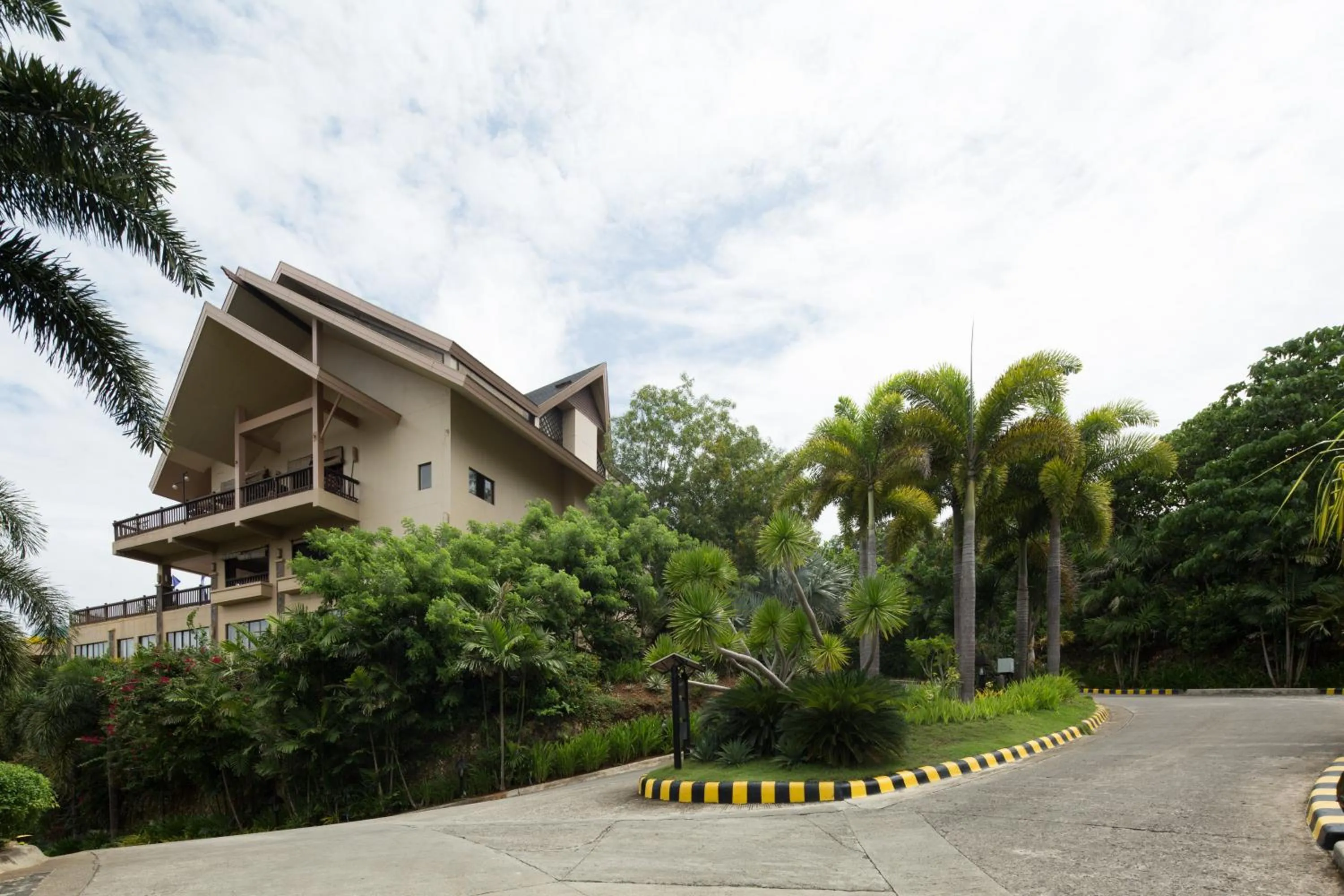 Property building in Alta Vista de Boracay