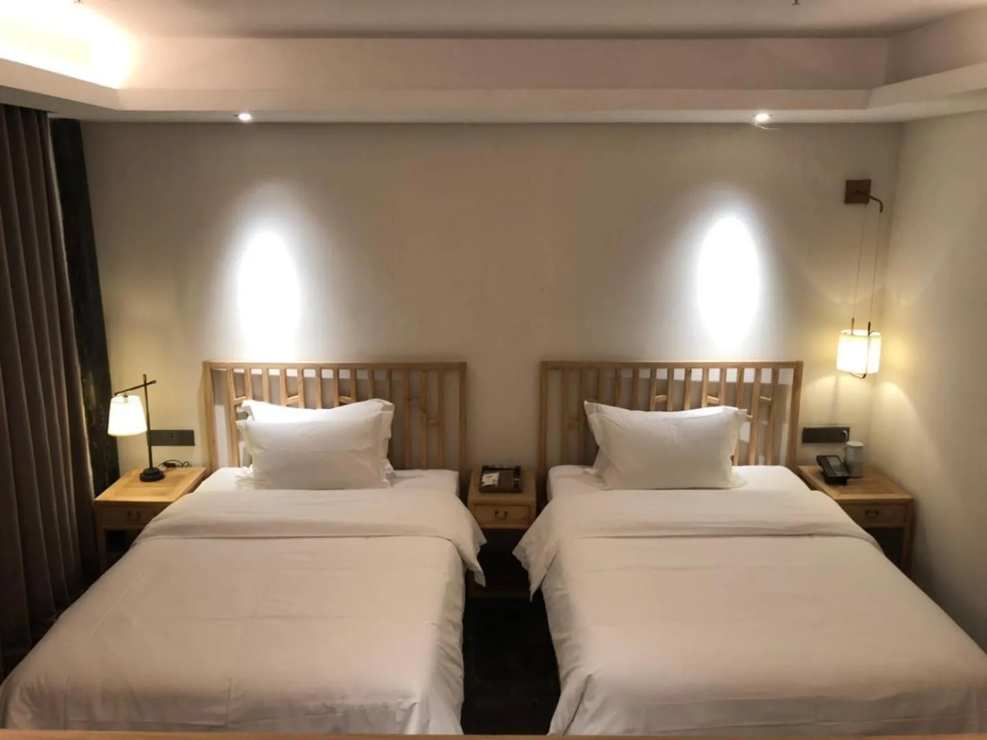 Photo of the whole room, Bed in Uin Oriental Hotel