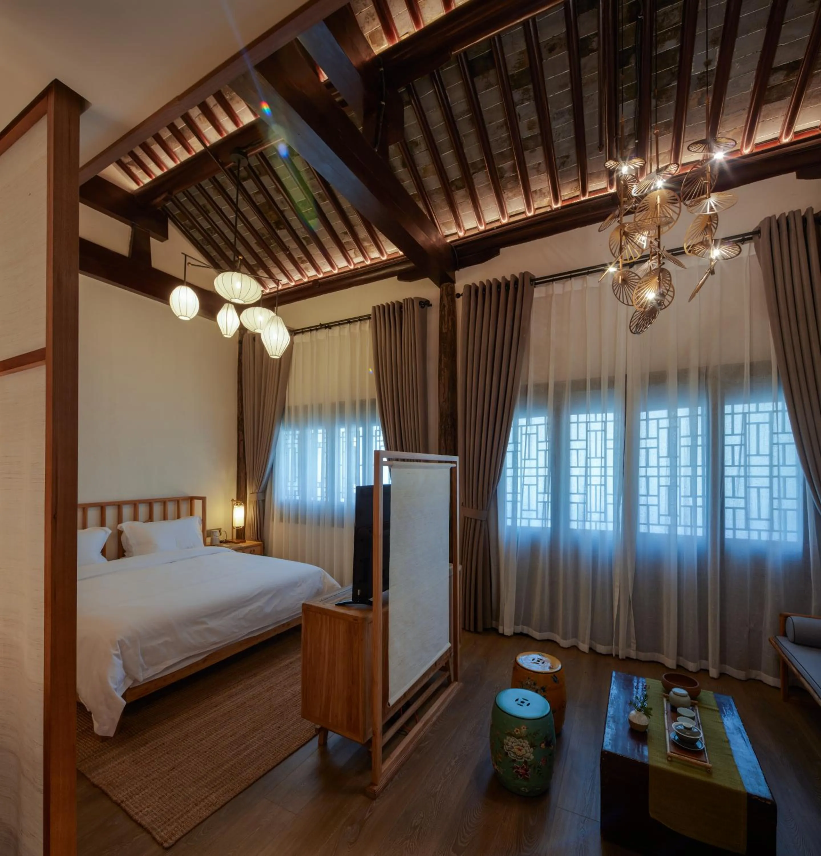 Photo of the whole room, Bed in Uin Oriental Hotel