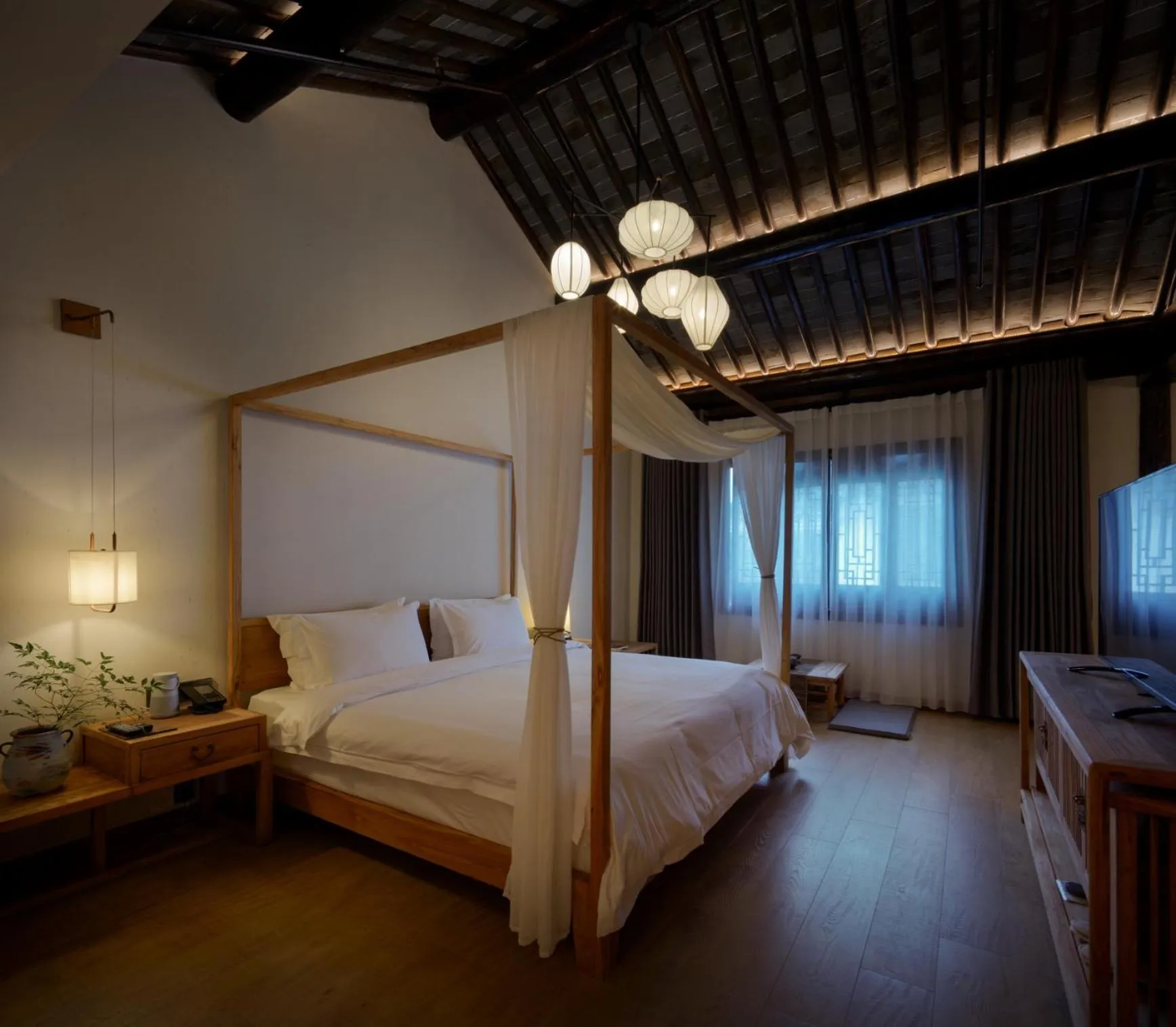 Bed in Uin Oriental Hotel