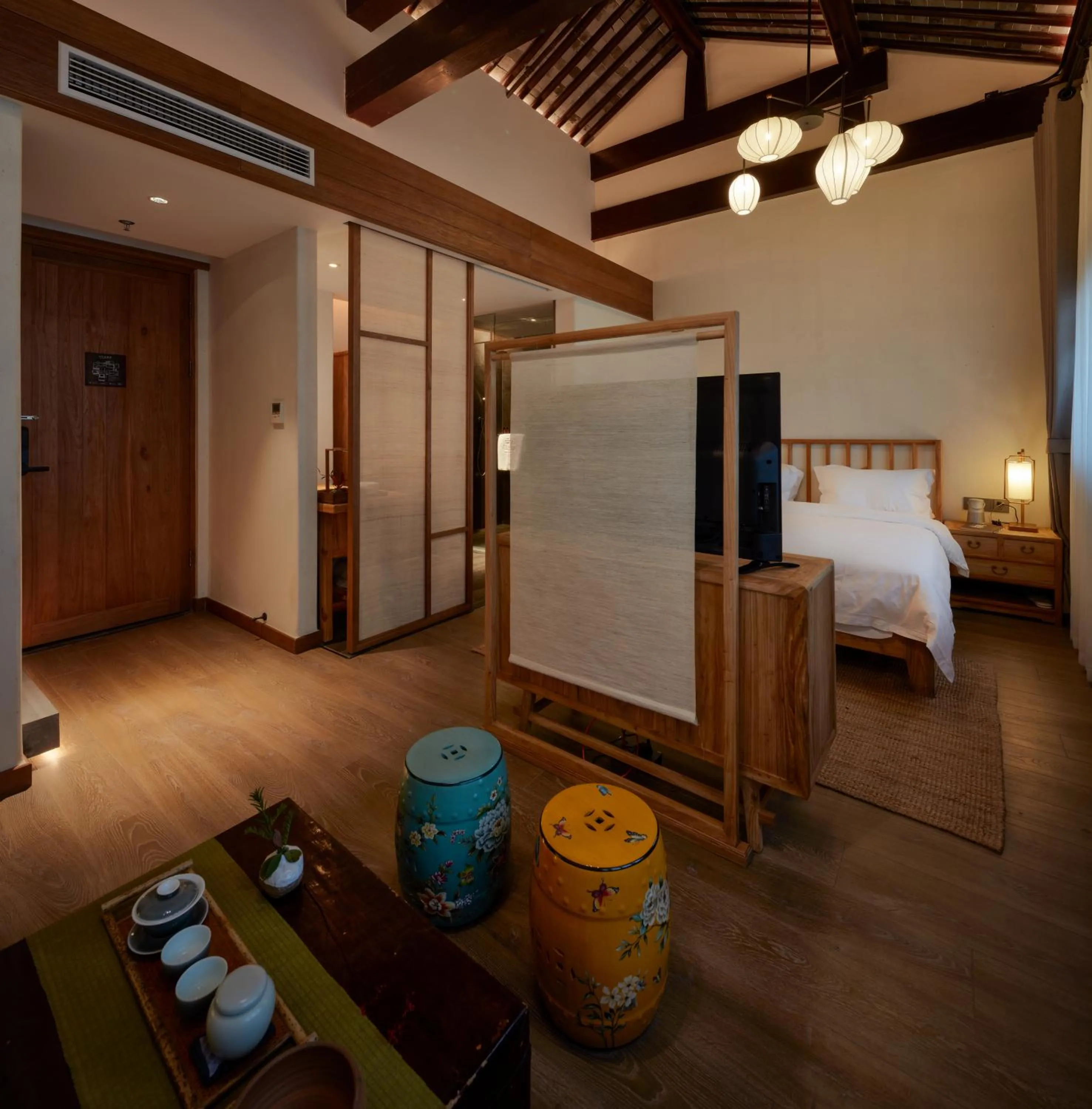 Photo of the whole room, Bed in Uin Oriental Hotel