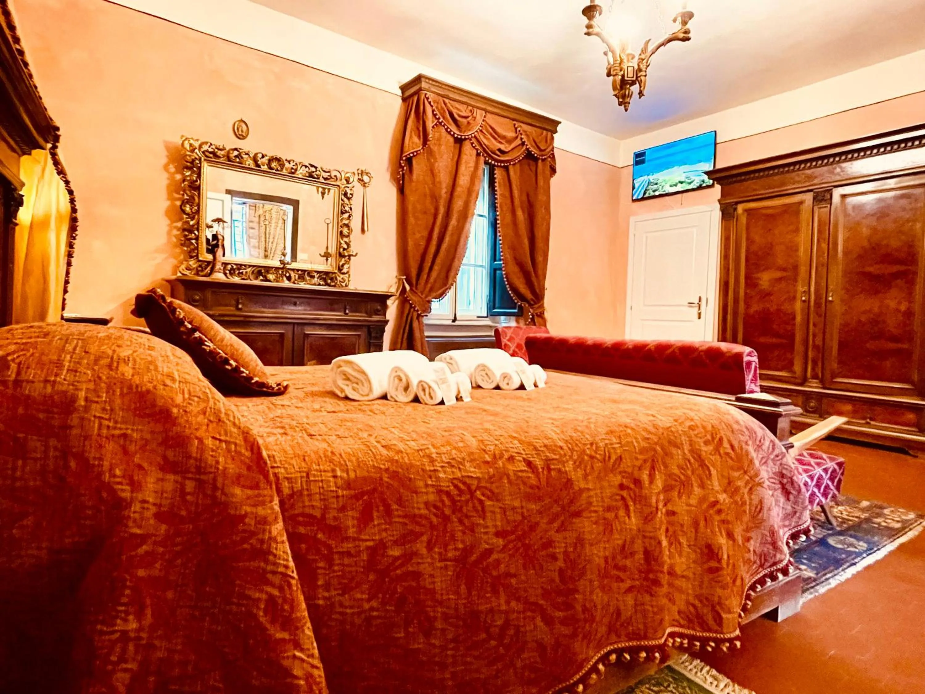 Photo of the whole room, Bed in Palazzo Barbini Dimora Storica