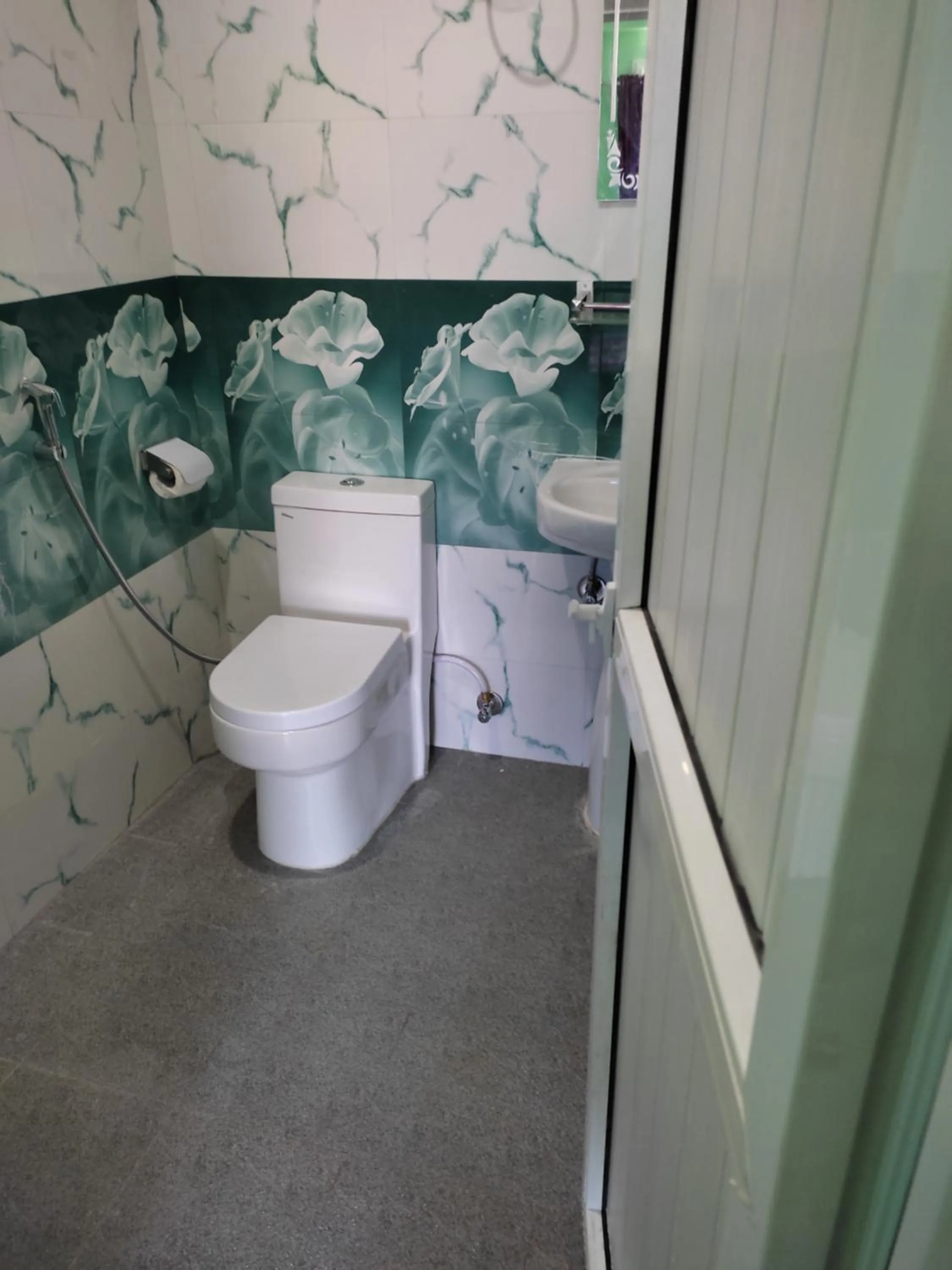 Bathroom in Harry Guest House & Restaurant