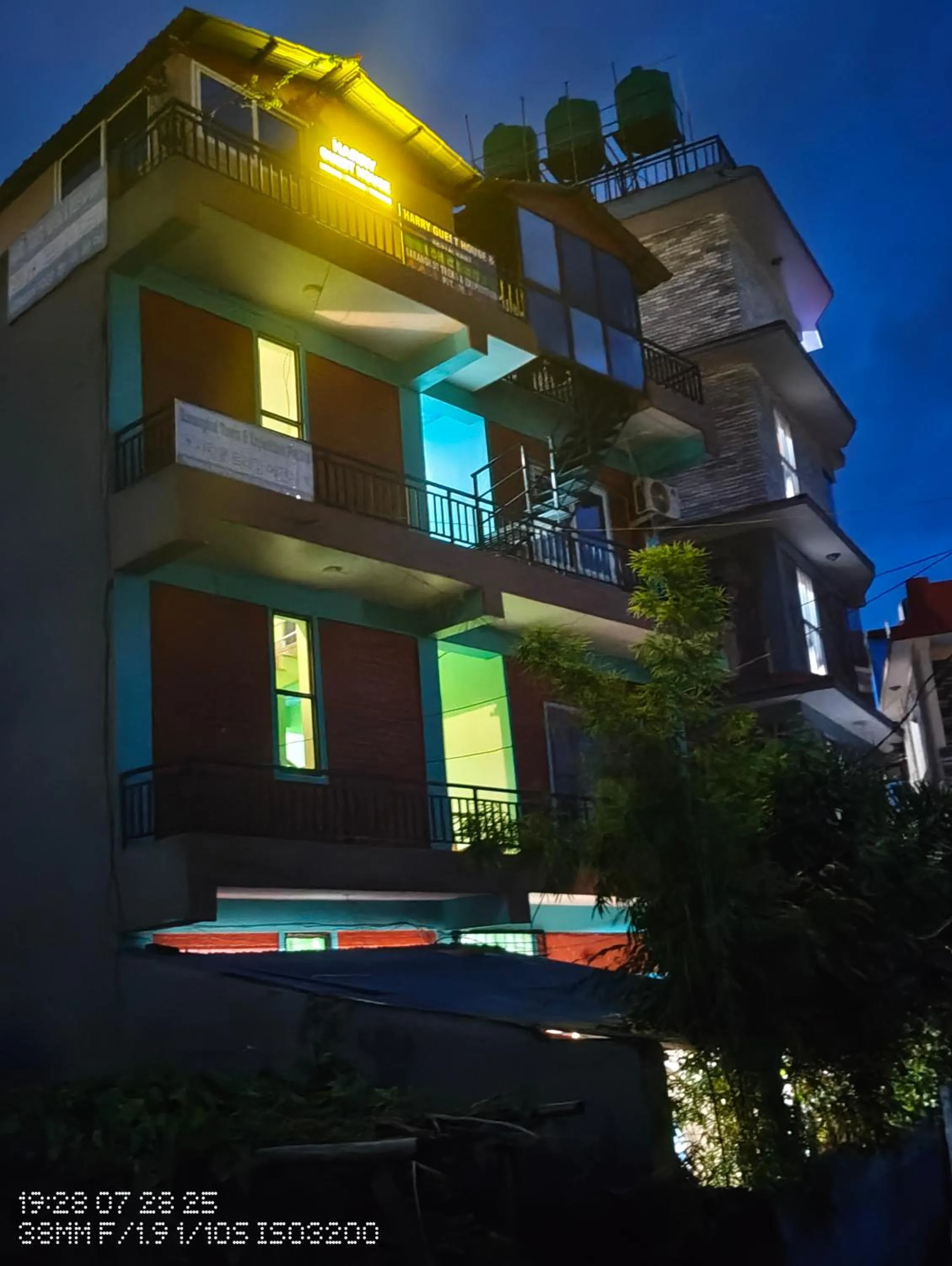 Property building in Harry Guest House & Restaurant