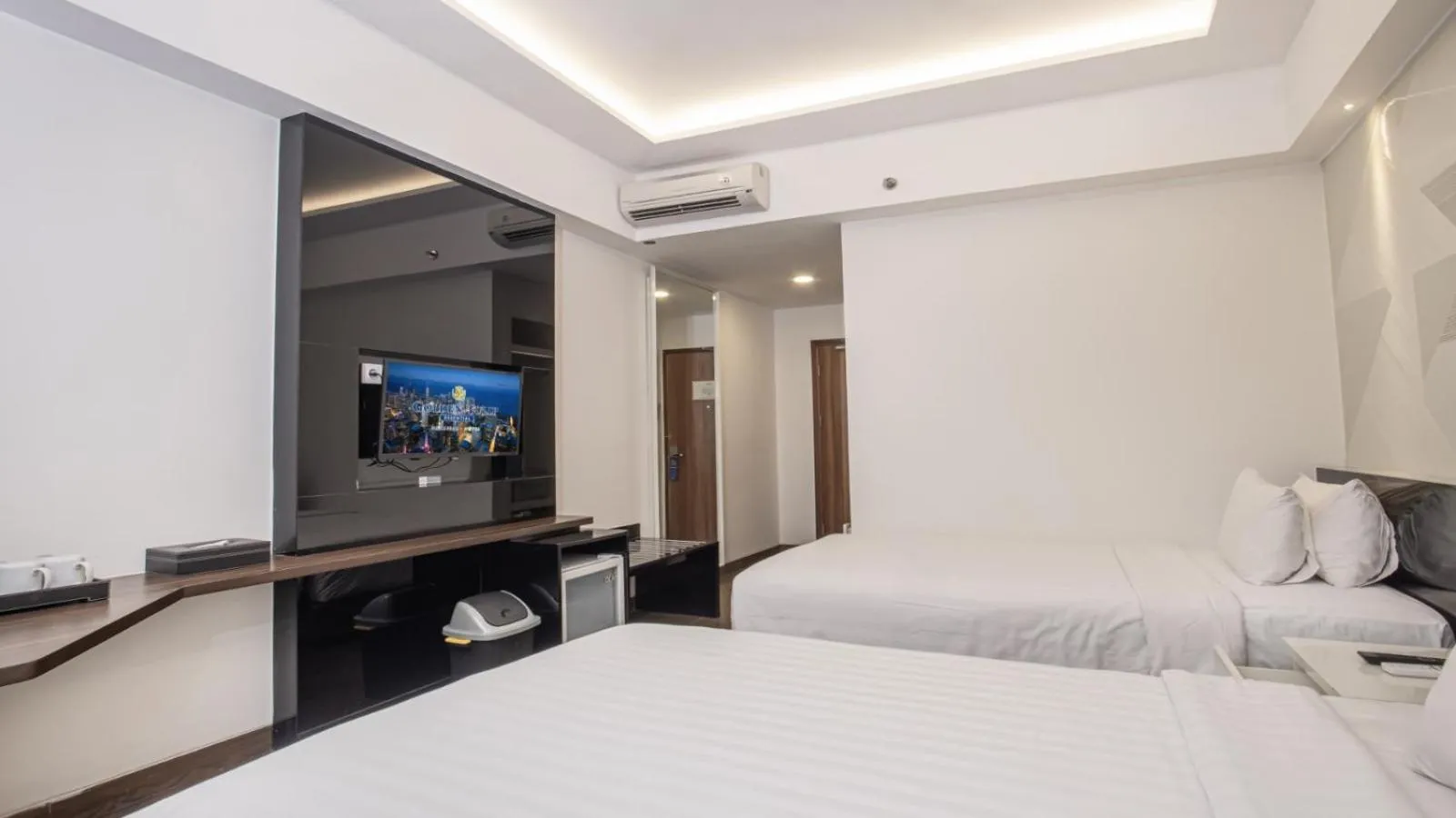 Bed in Golden Tulip Essential Makassar
