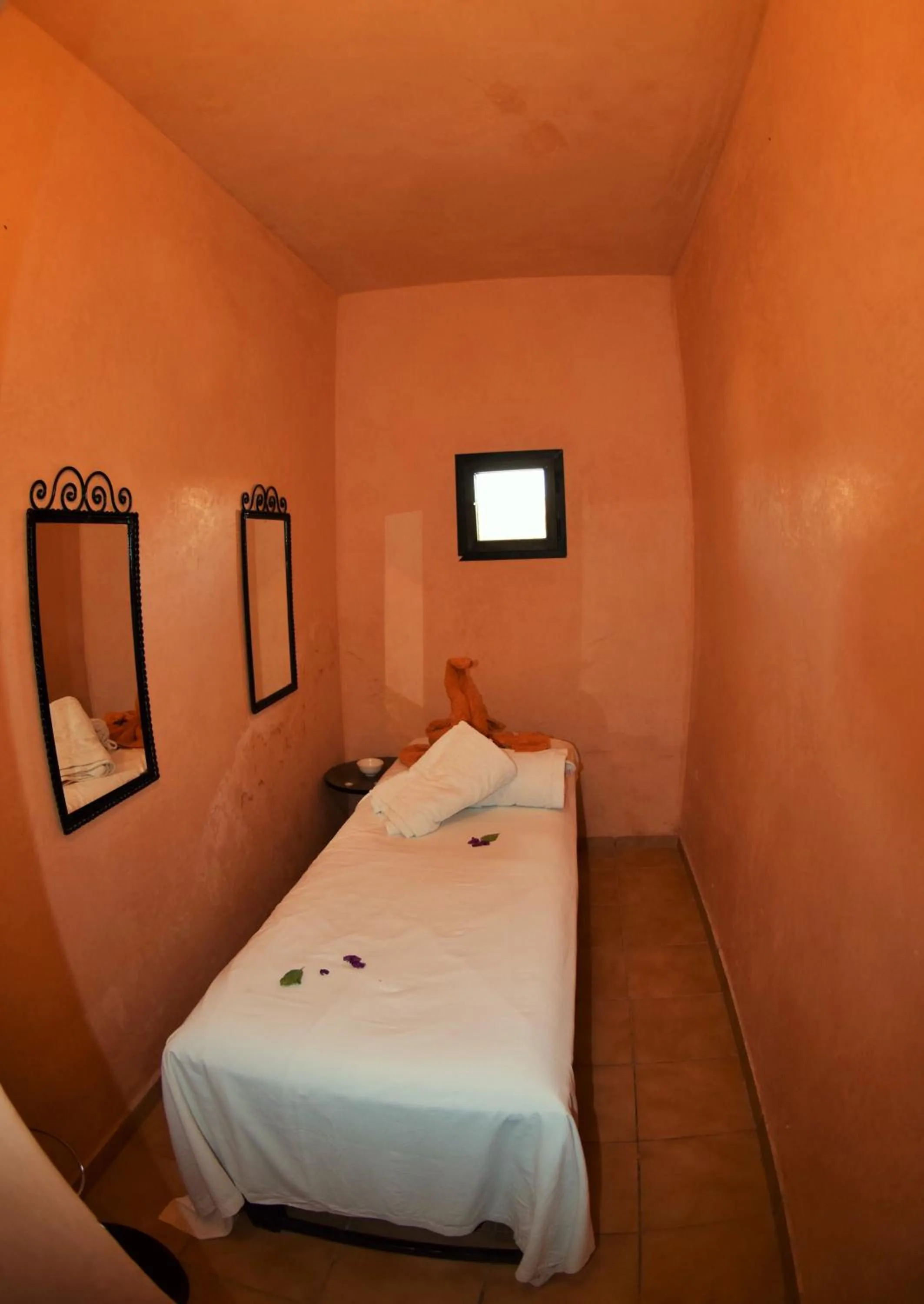 Spa and wellness centre/facilities, Bed in Palm's Hotel Club