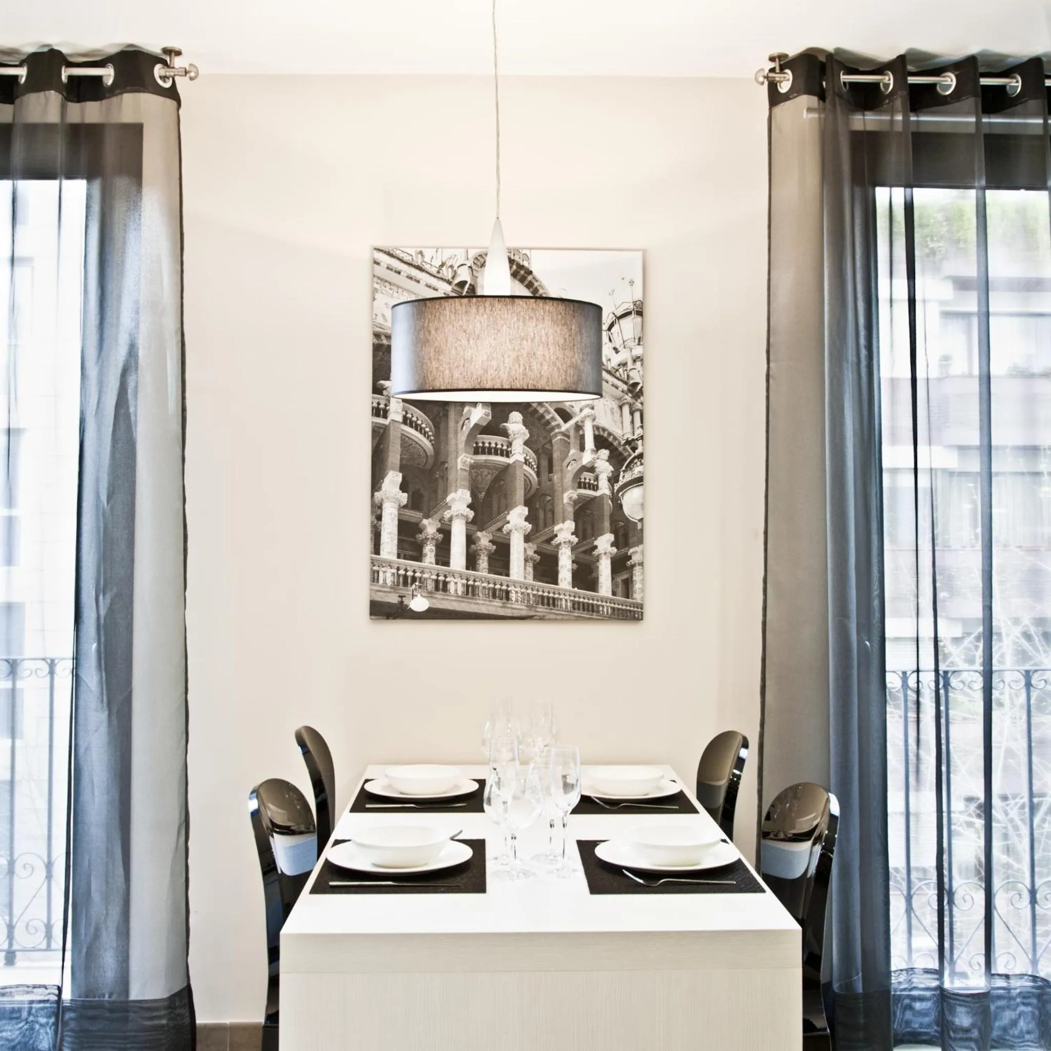 Living room, Bed in Up Suites BCN