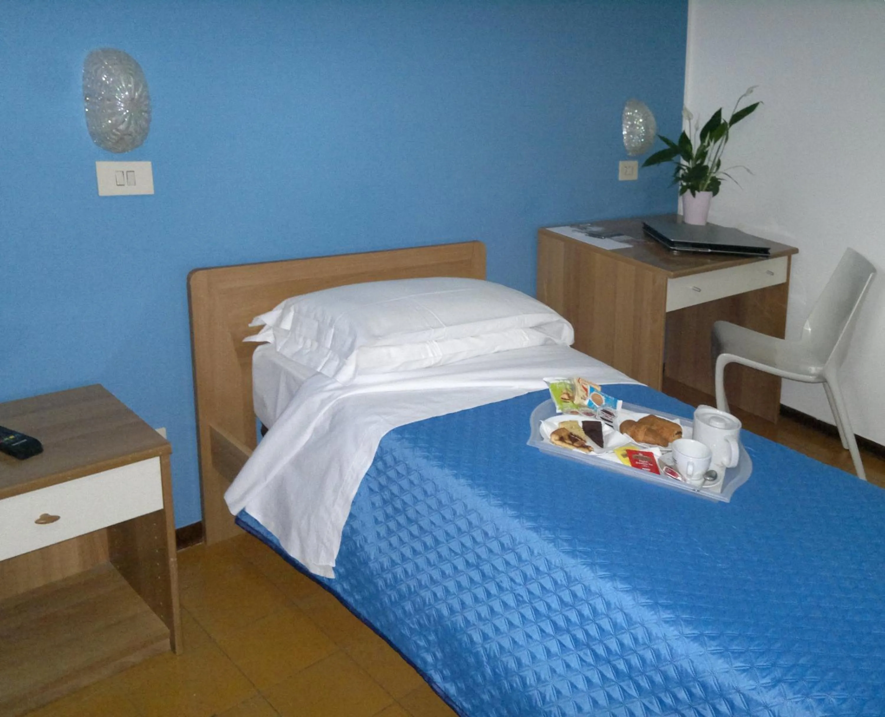 Bed in Albergo Papillon