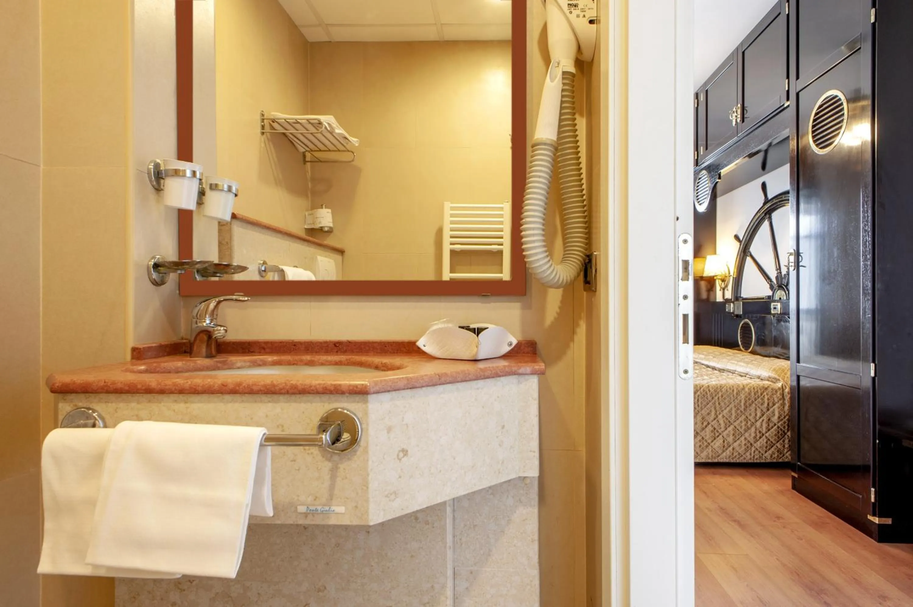 Bathroom in Hotel Villa Lo Scoglietto