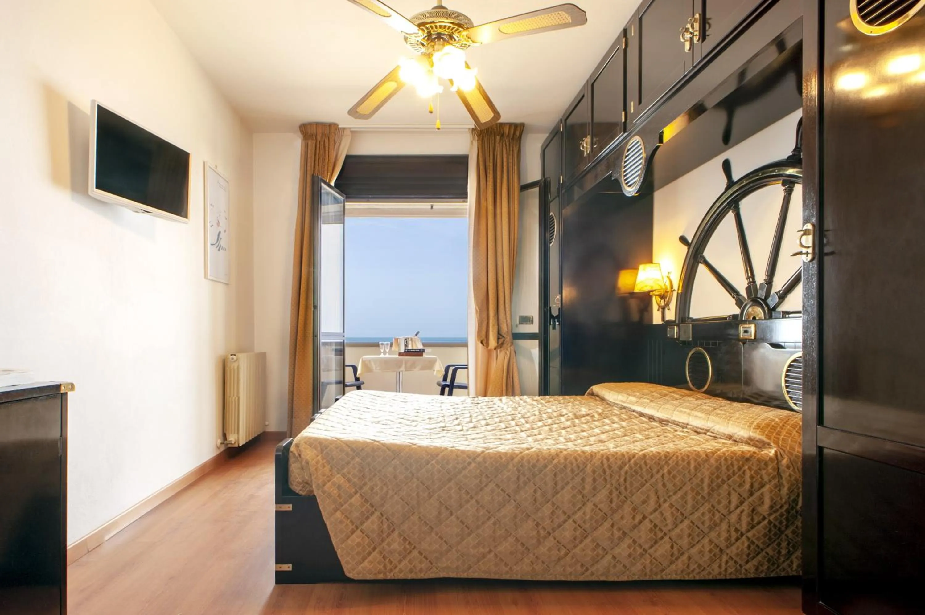 Sea view, Bed in Hotel Villa Lo Scoglietto