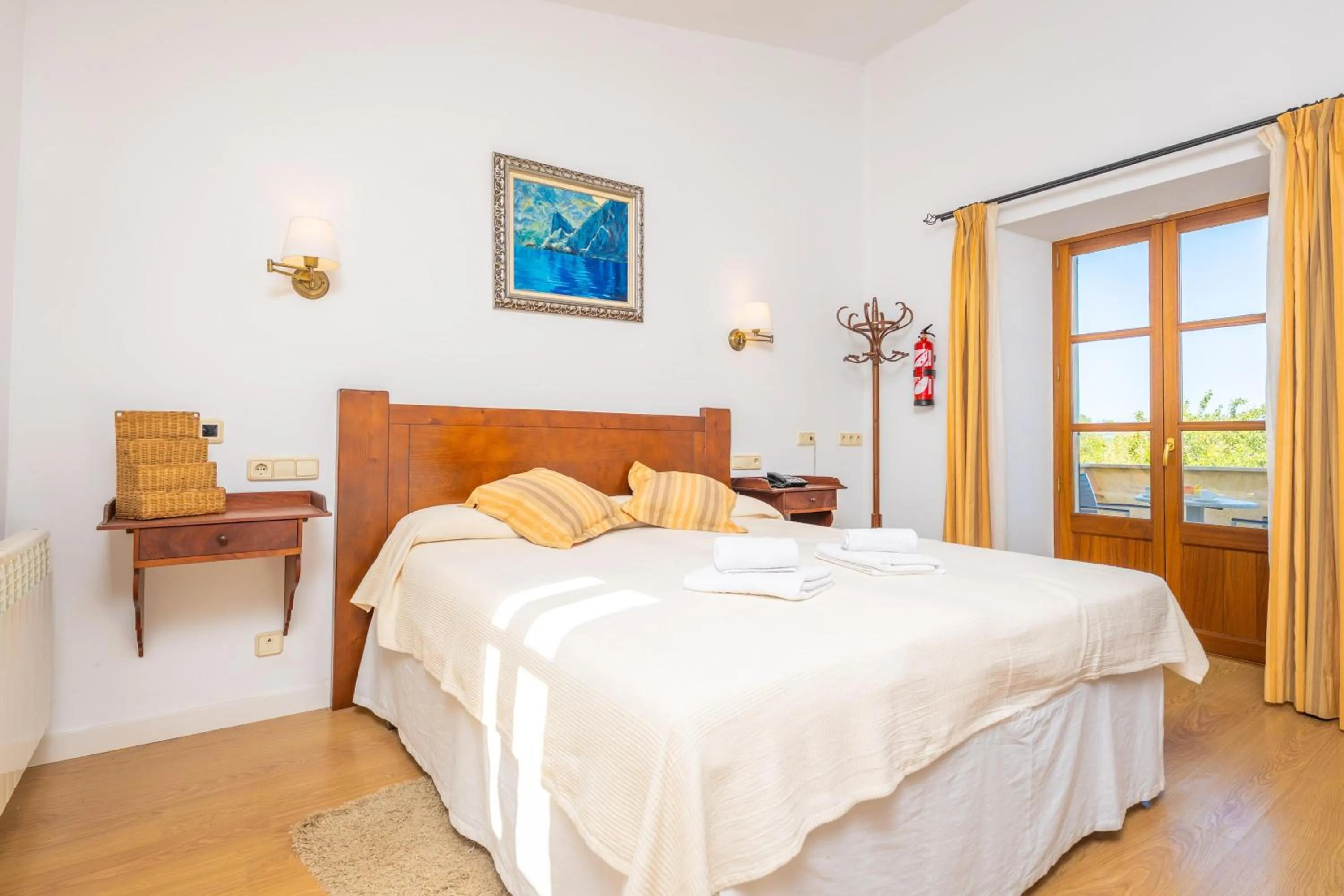 Bedroom, Bed in Agroturismo Mondrago -Antic Na Martina-