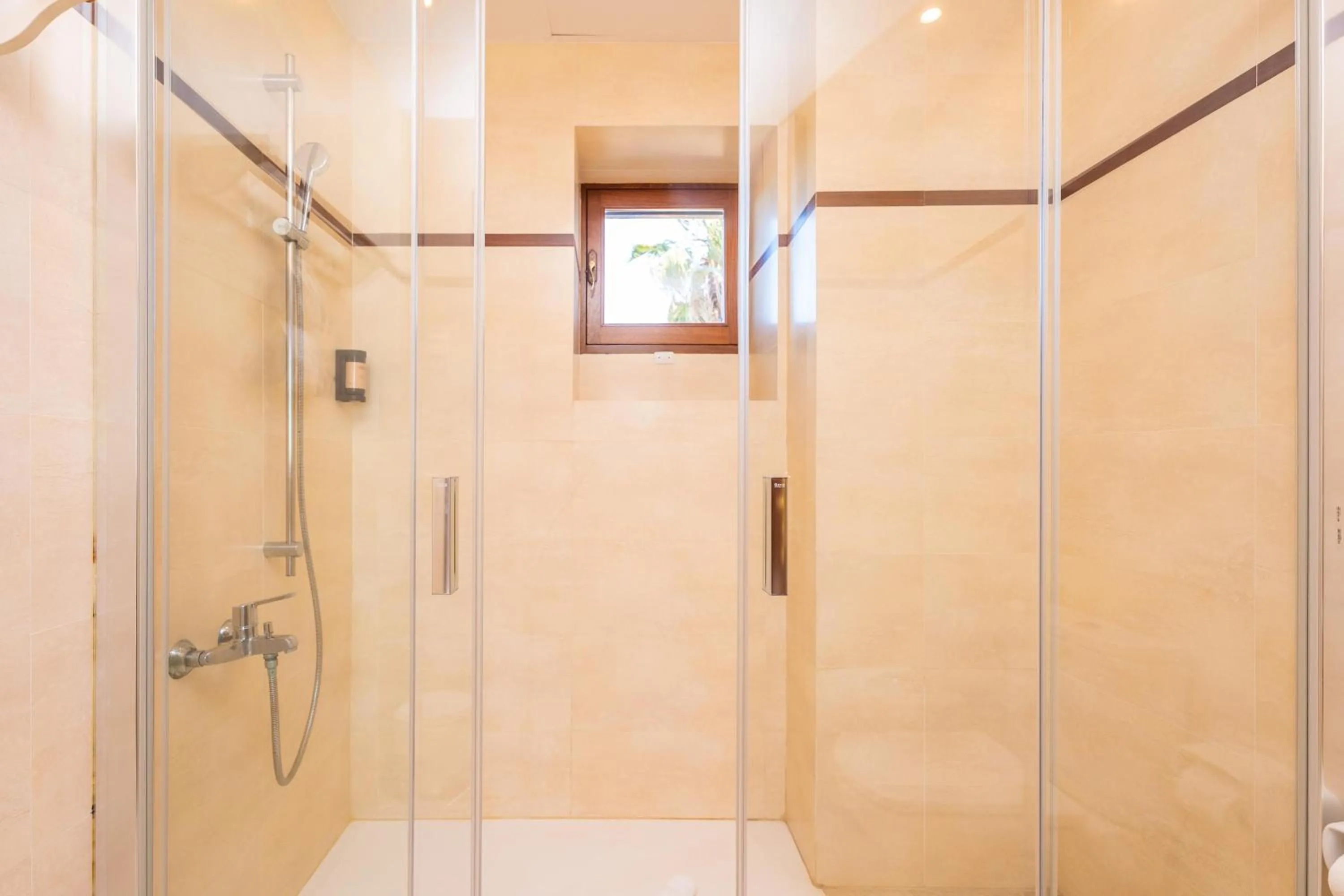 Shower in Agroturismo Mondrago -Antic Na Martina-