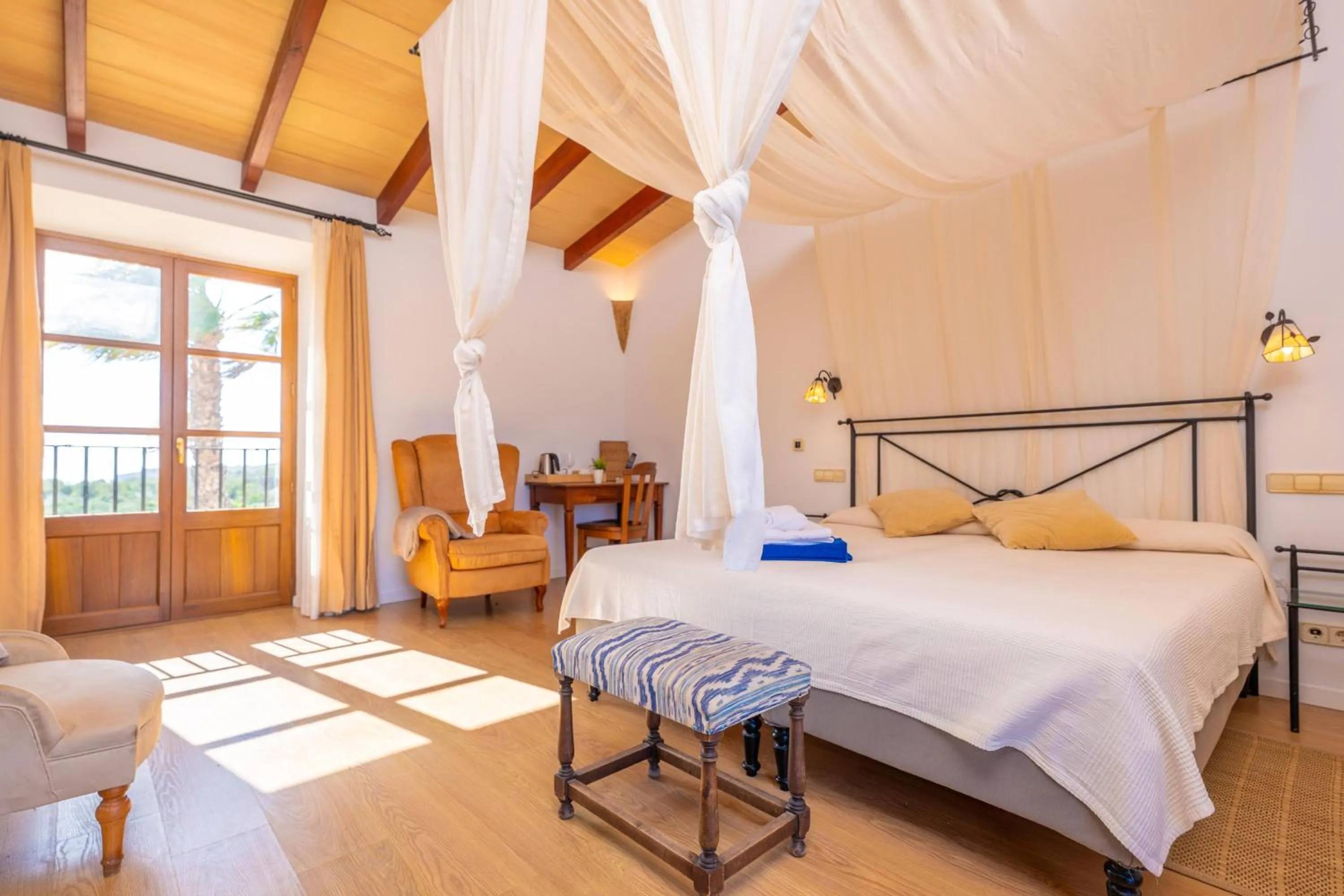 Bedroom, Bed in Agroturismo Mondrago -Antic Na Martina-