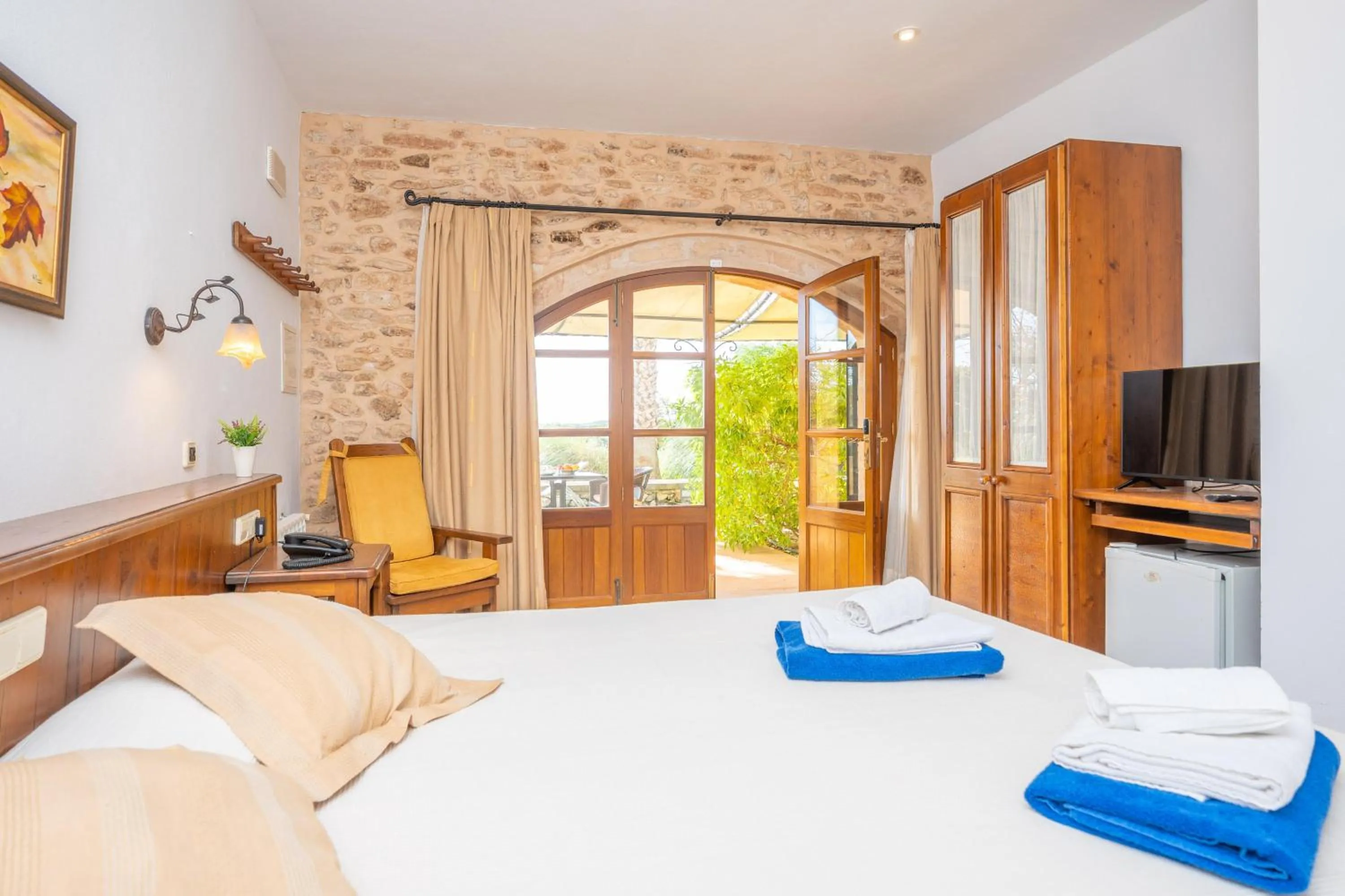 Bedroom, Bed in Agroturismo Mondrago -Antic Na Martina-
