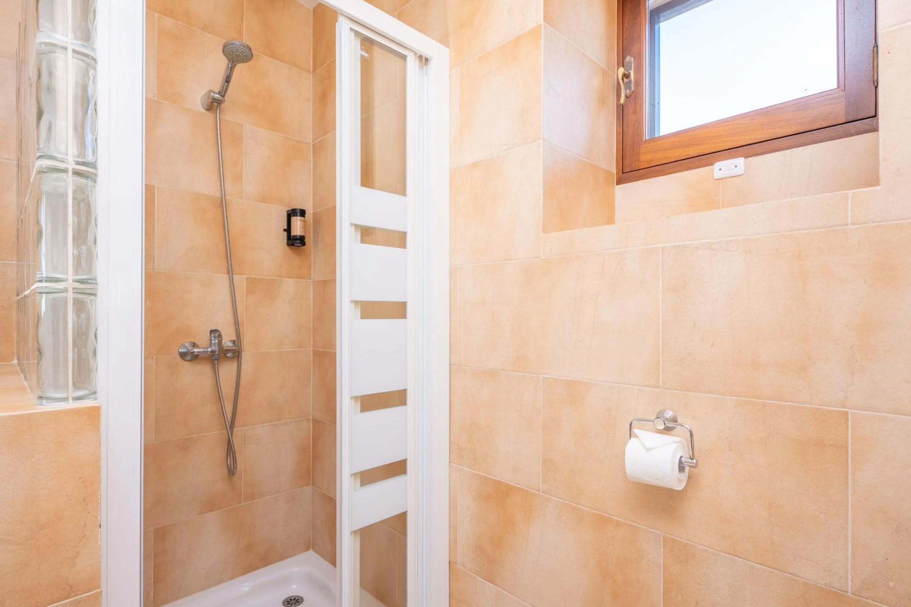 Shower in Agroturismo Mondrago -Antic Na Martina-