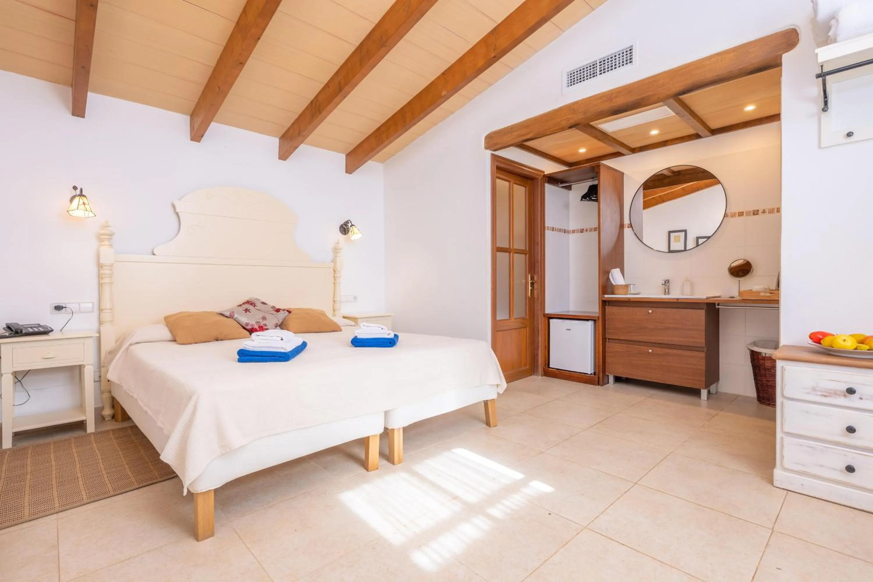Bedroom, Bed in Agroturismo Mondrago -Antic Na Martina-