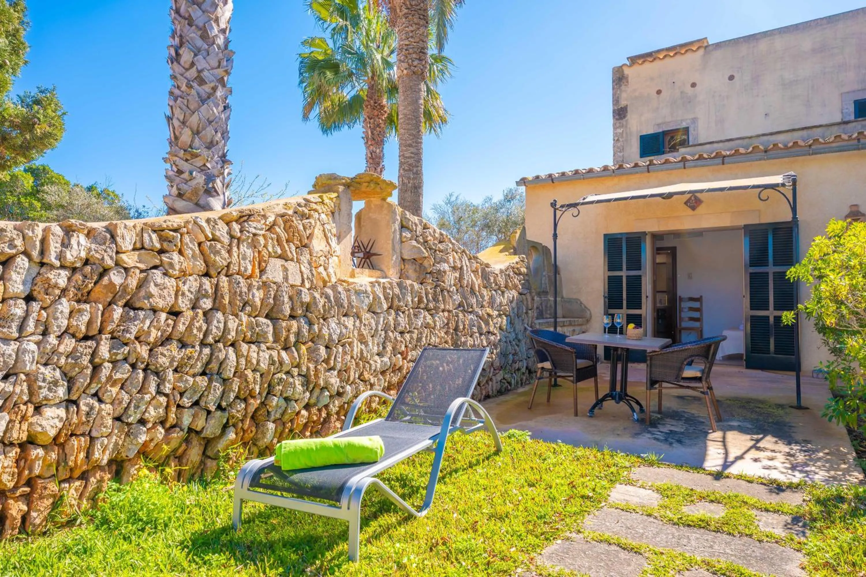 sunbed in Agroturismo Mondrago -Antic Na Martina-