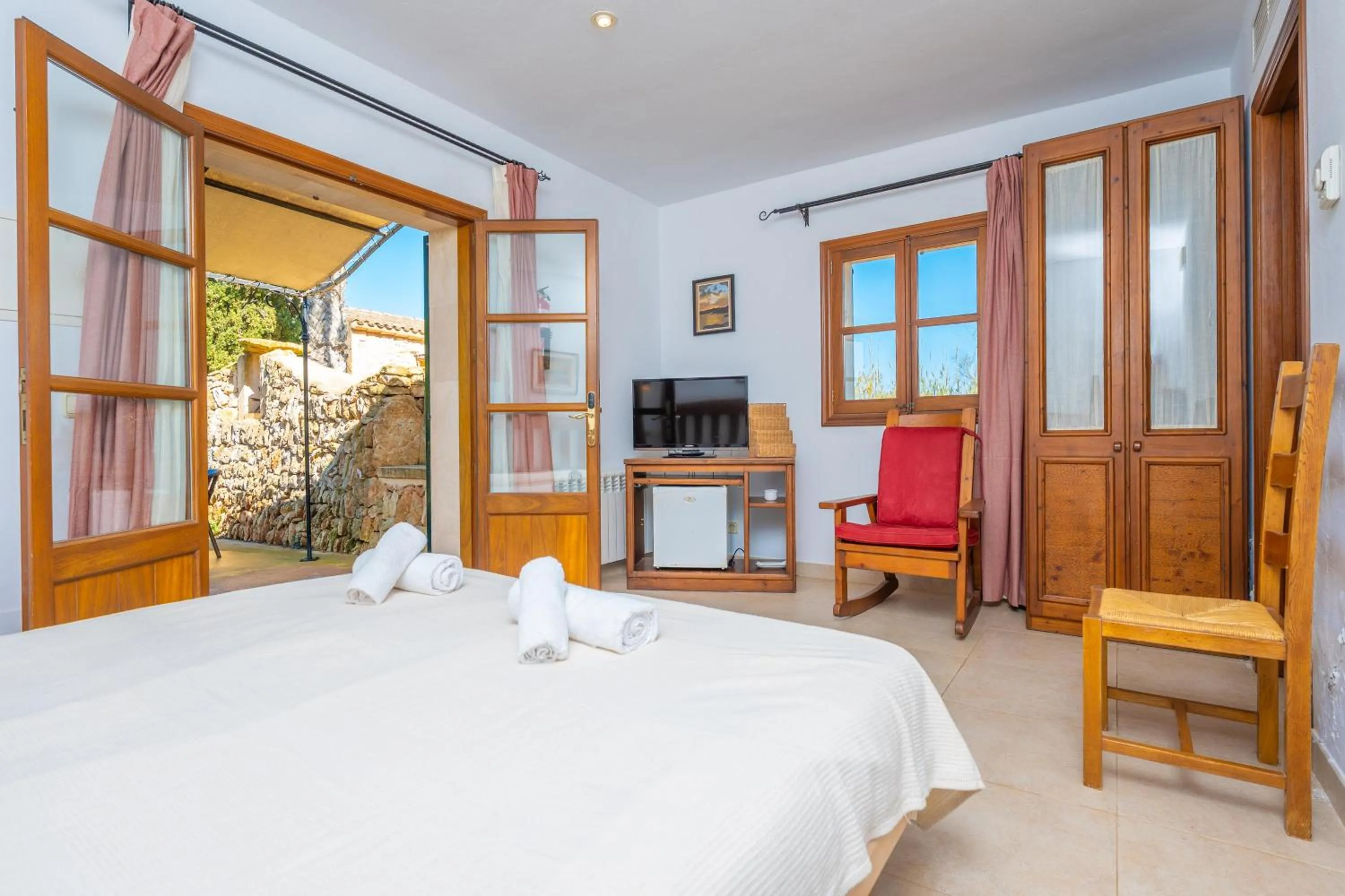 Bedroom, Bed in Agroturismo Mondrago -Antic Na Martina-