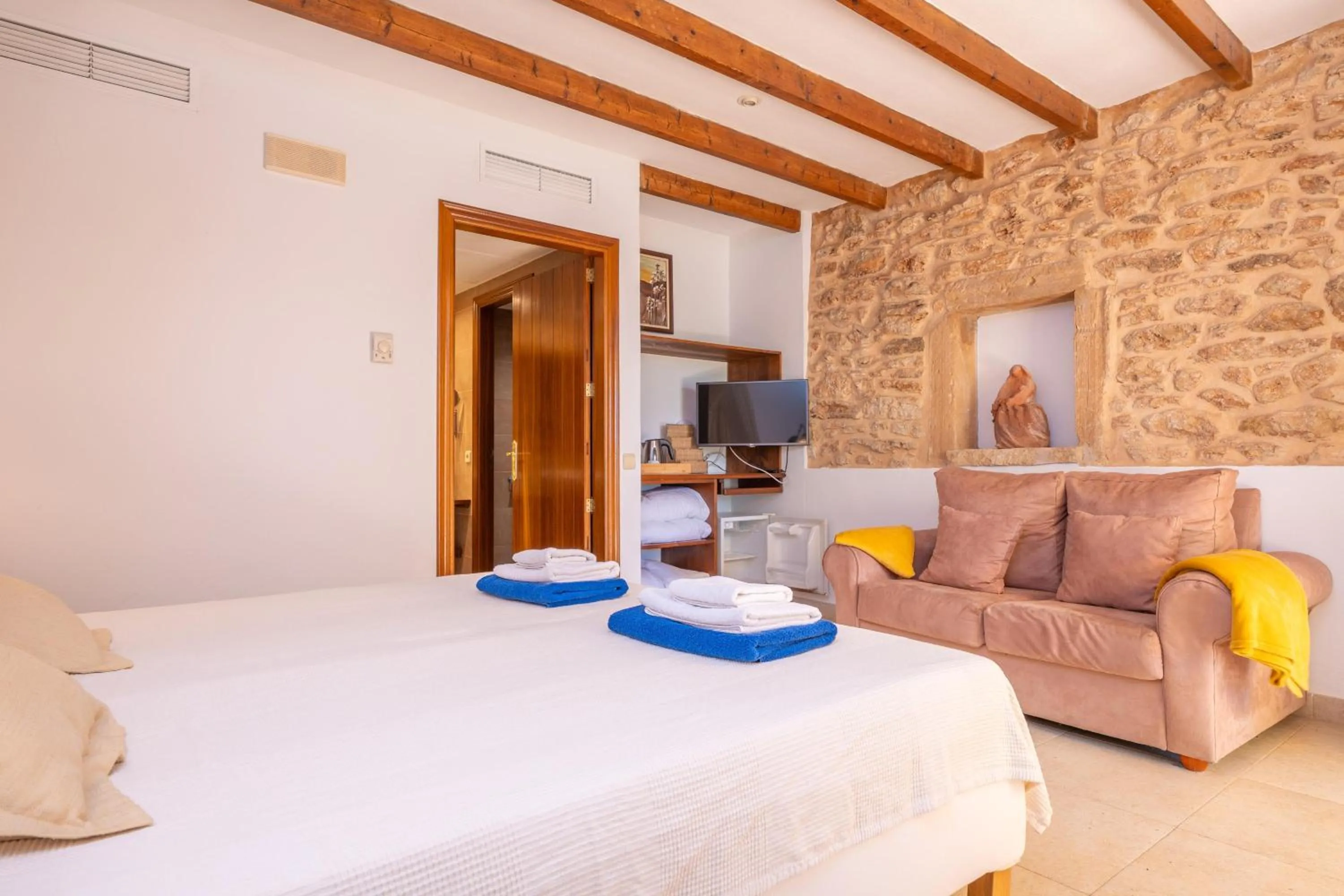Bedroom, Bed in Agroturismo Mondrago -Antic Na Martina-