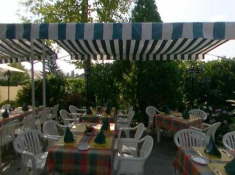 Restaurant/places to eat in Logis Hôtel Le Pan De Bois