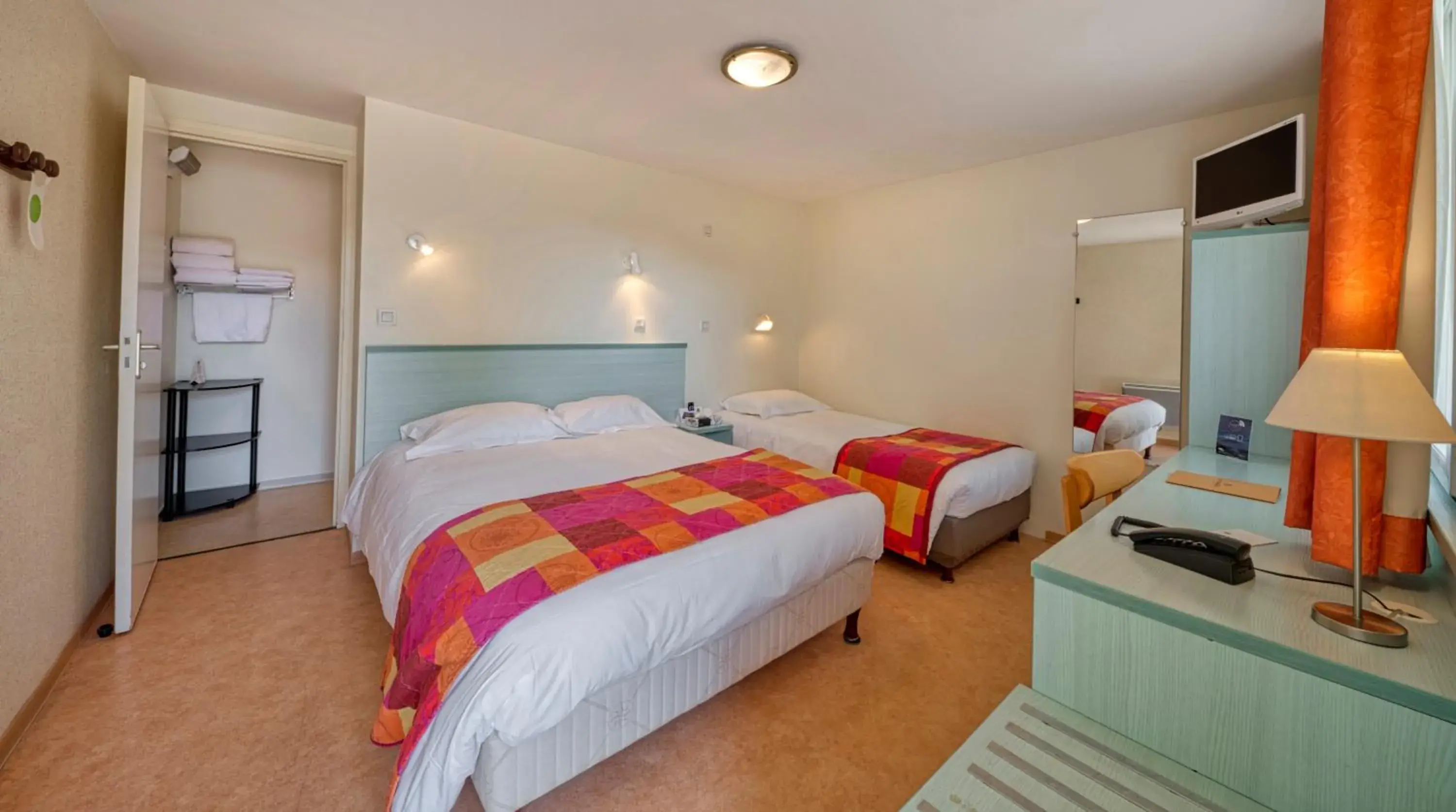 Triple Room in Logis Hôtel Le Pan De Bois Triple Room in Logis Hôtel Le Pan De Bois