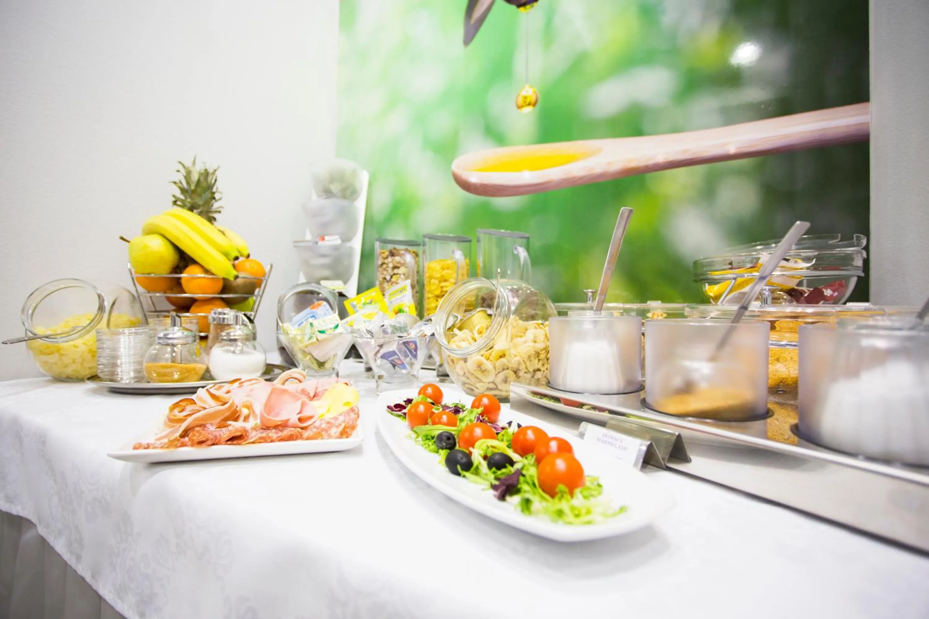 Food and drinks in Hotel More