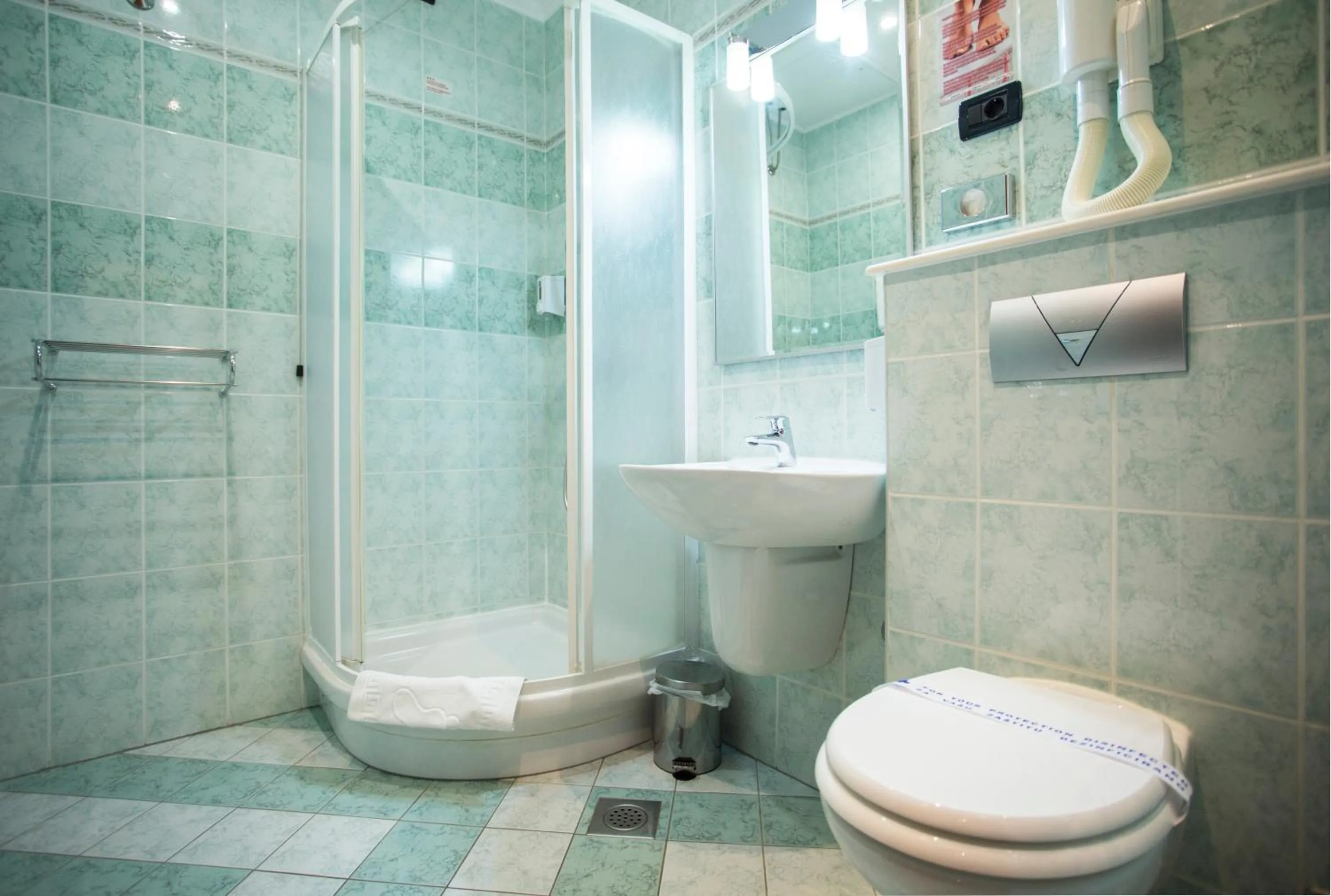 Shower in Hotel More