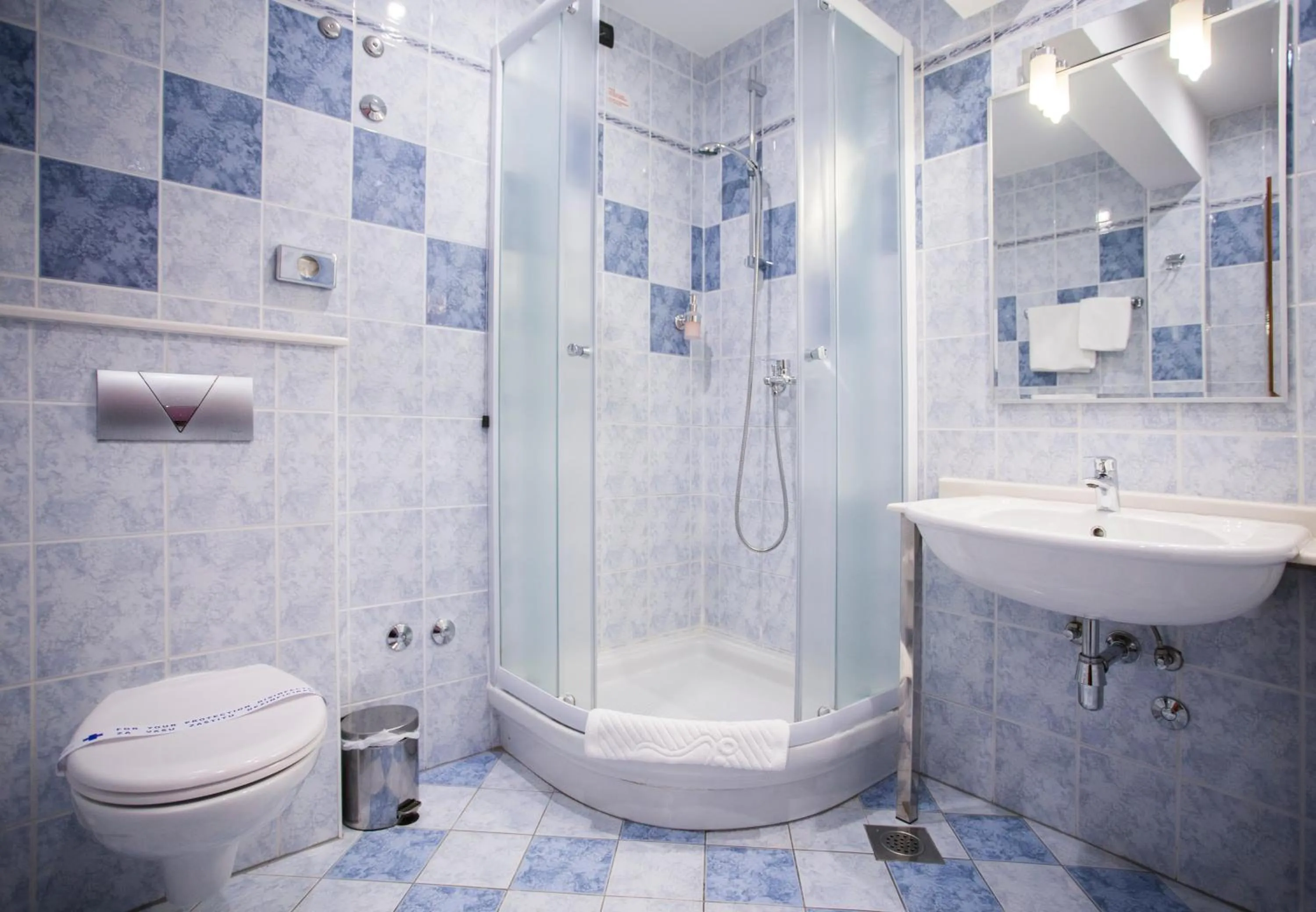 Shower in Hotel More