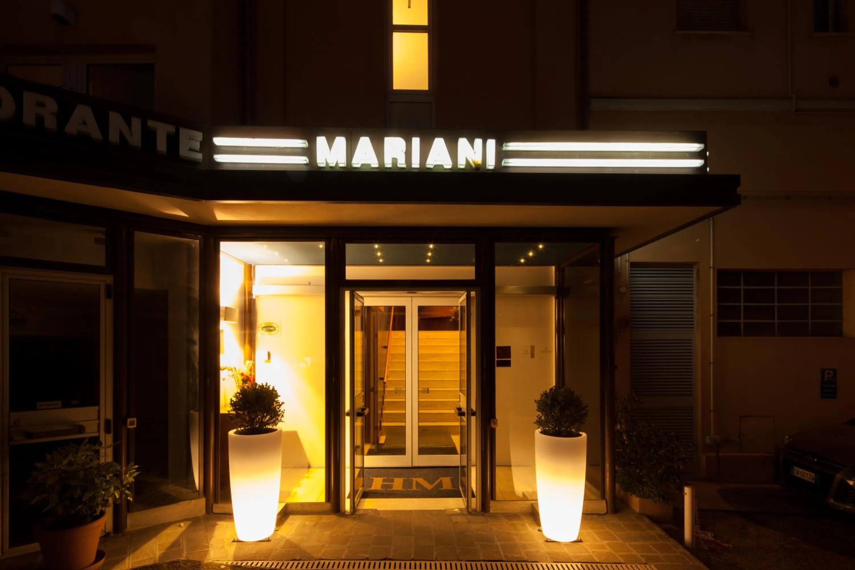 Facade/entrance in Hotel Mariani