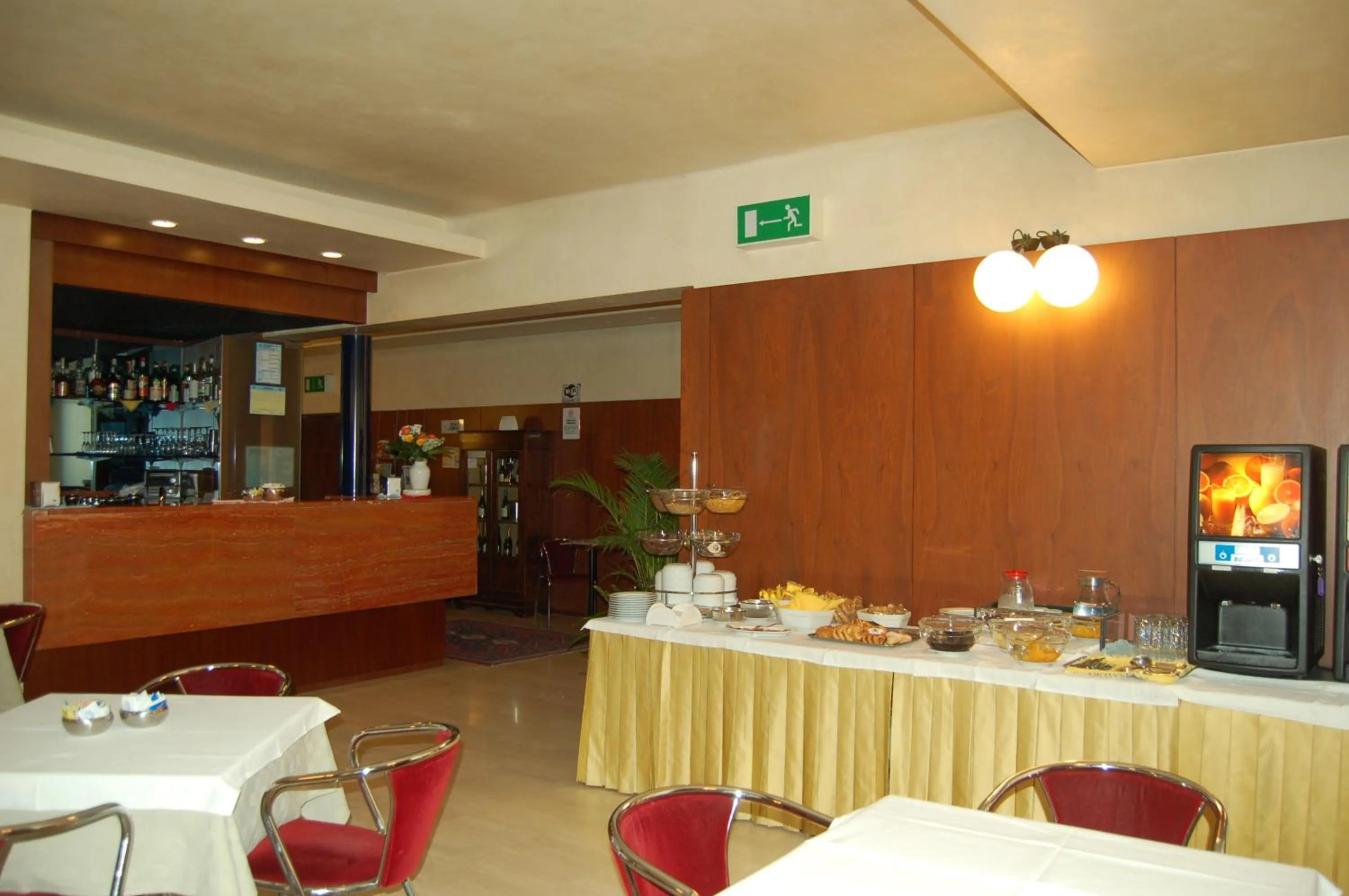 Restaurant/places to eat in Hotel Mariani