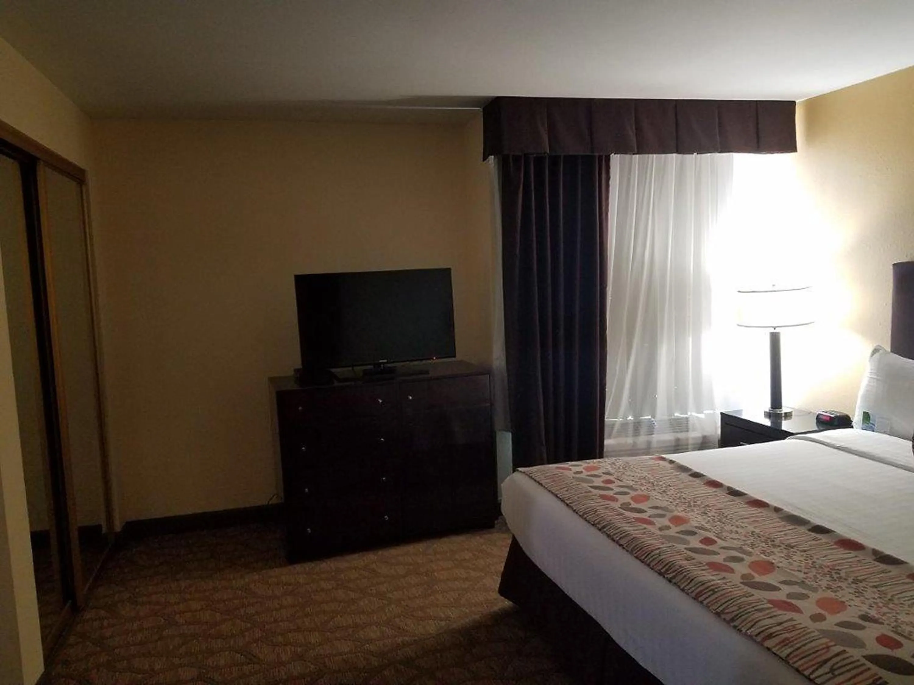 Bedroom in Airtel Plaza Hotel