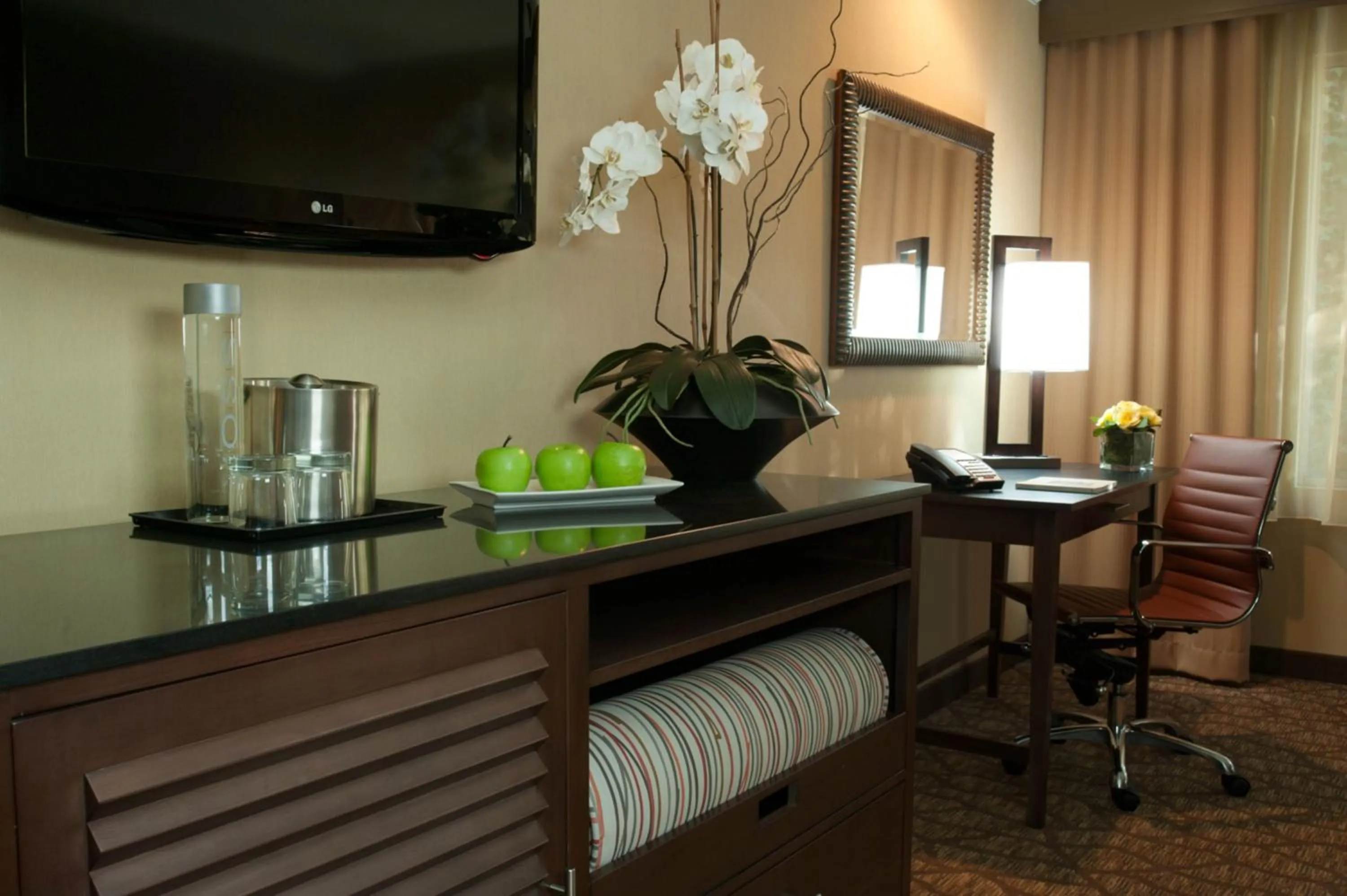 Bedroom in Airtel Plaza Hotel