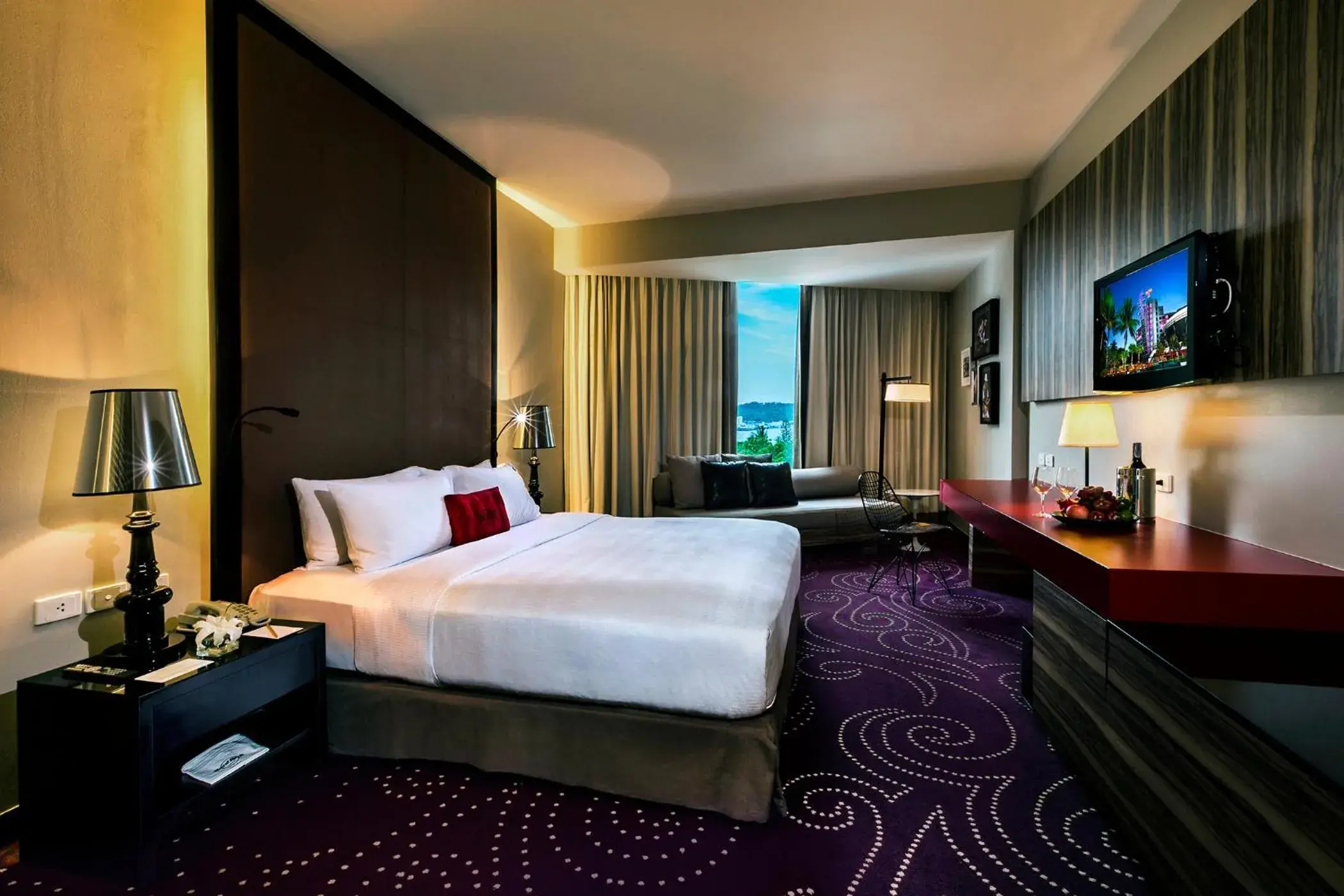 Deluxe Double or Twin Room with Sea View in Hard Rock Hotel Pattaya Deluxe Double or Twin Room with Sea View in Hard Rock Hotel Pattaya