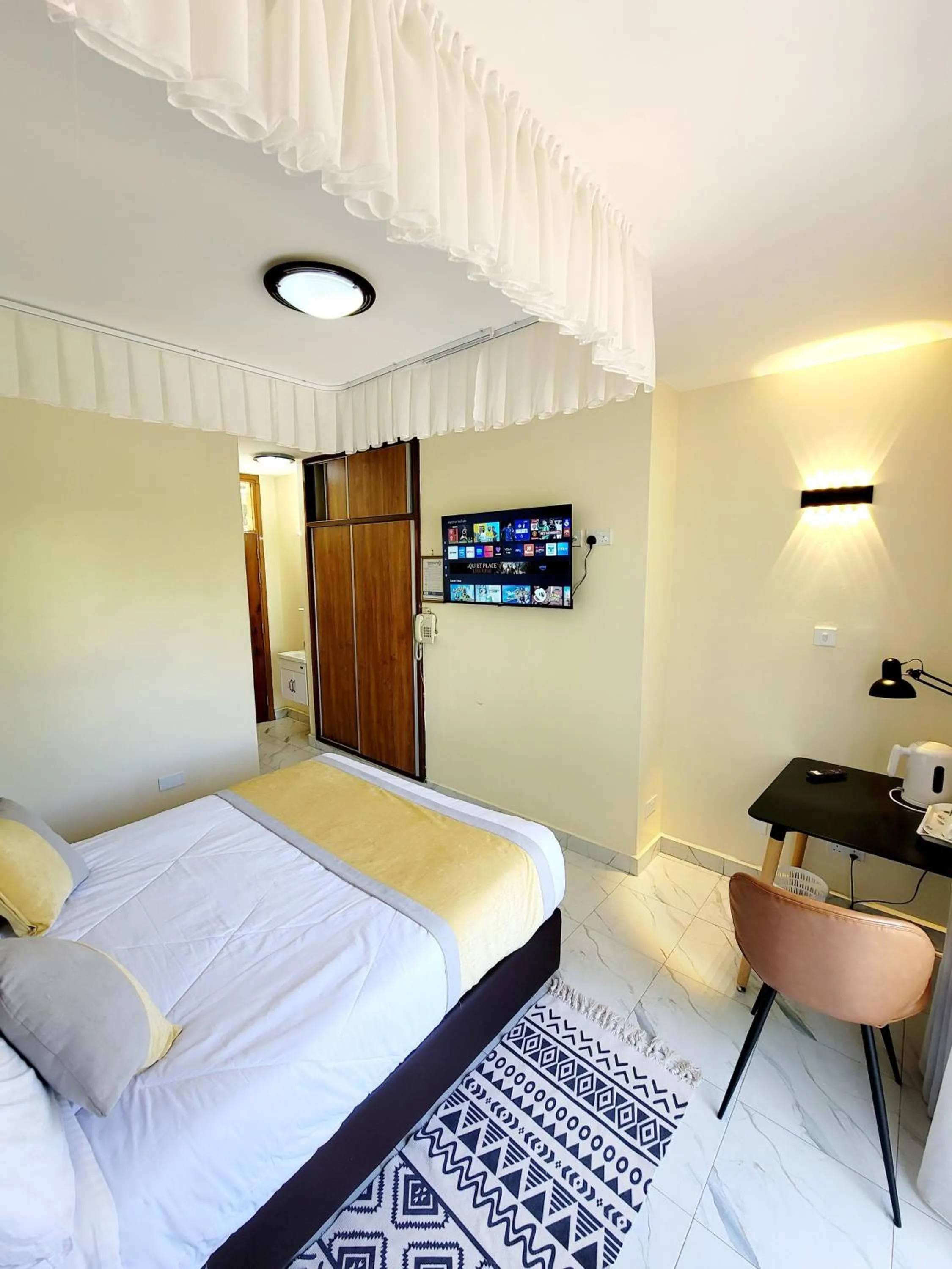 Photo of the whole room in United Kenya Club