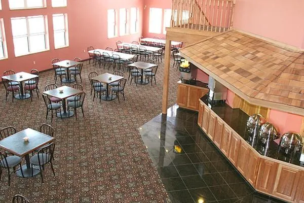 Restaurant/places to eat in Crown Choice Inn & Suites Lakeview and Waterpark