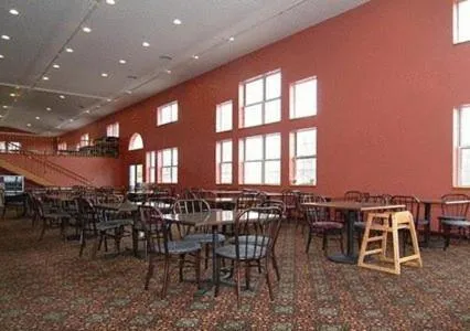 Restaurant/places to eat in Crown Choice Inn & Suites Lakeview and Waterpark