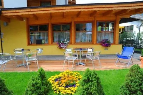 Facade/entrance in Residence Garnì Il Giglio